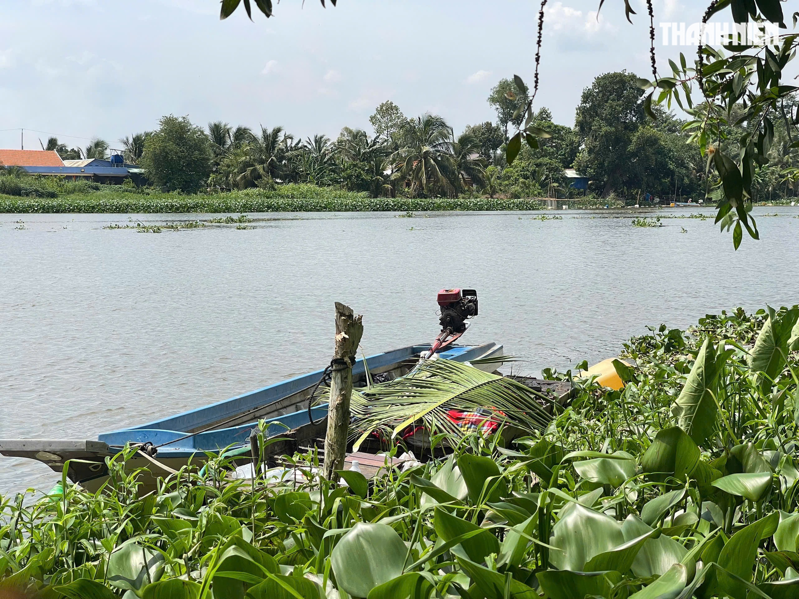 Phát hiện thi thể trôi trên sông, cách xuồng gỗ bị chìm 700 m - Ảnh 1.