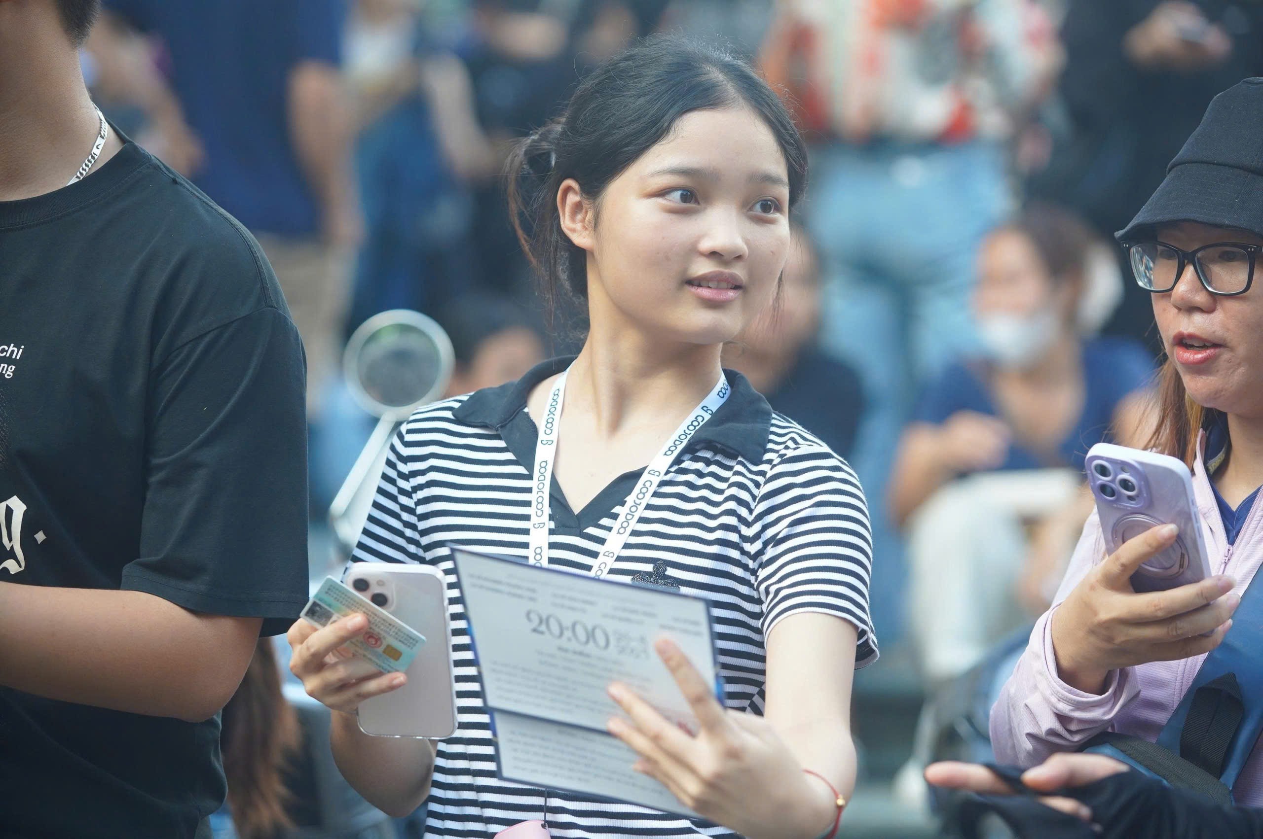 Khán giả ngất xỉu, BTC concert 'Việt Nam trong tôi' tạm ngừng phát vé - Ảnh 5.