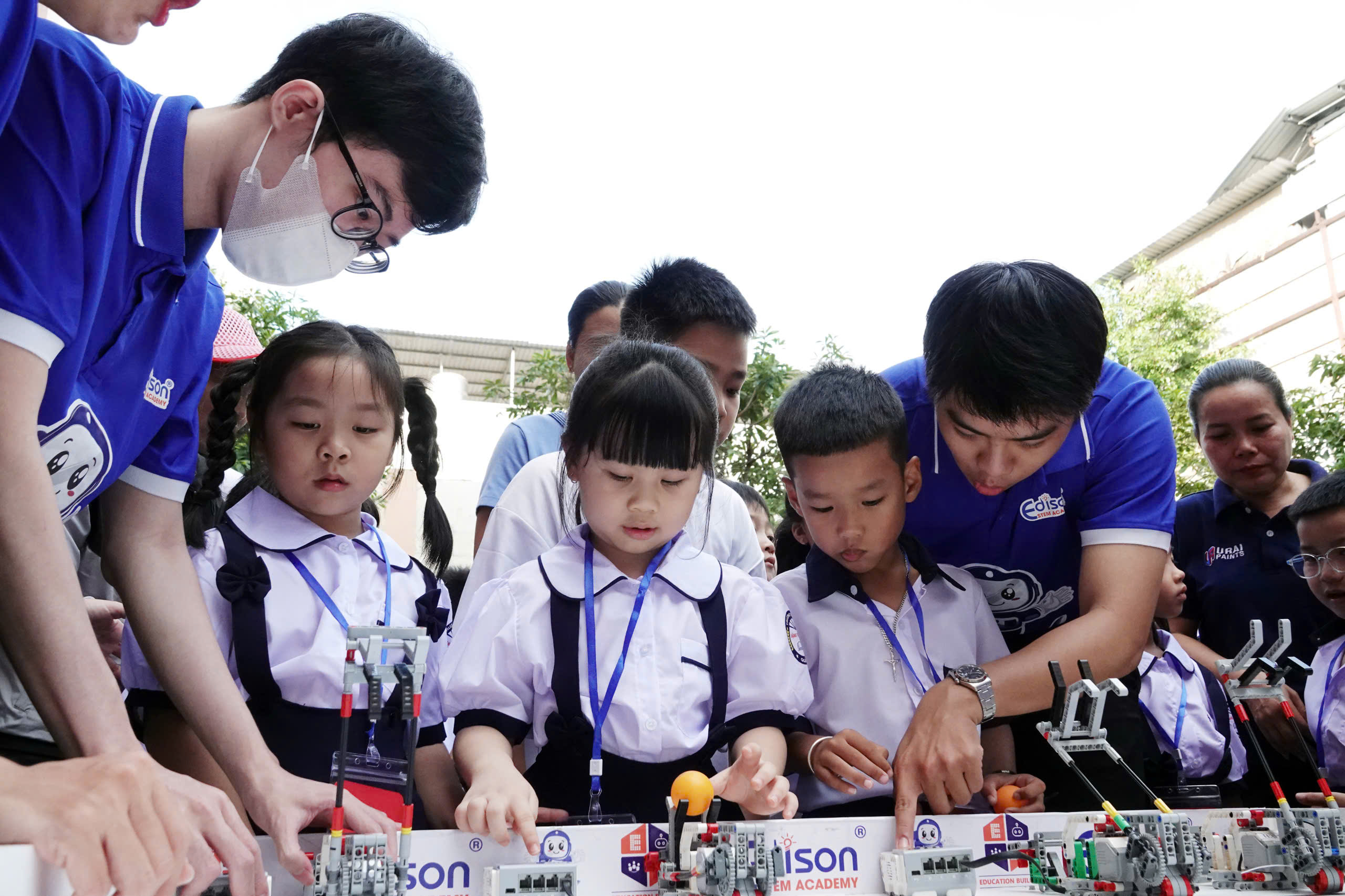 Nụ cười trong trẻo ngày tựu trường của học sinh lớp 1 TP.HCM - Ảnh 12.