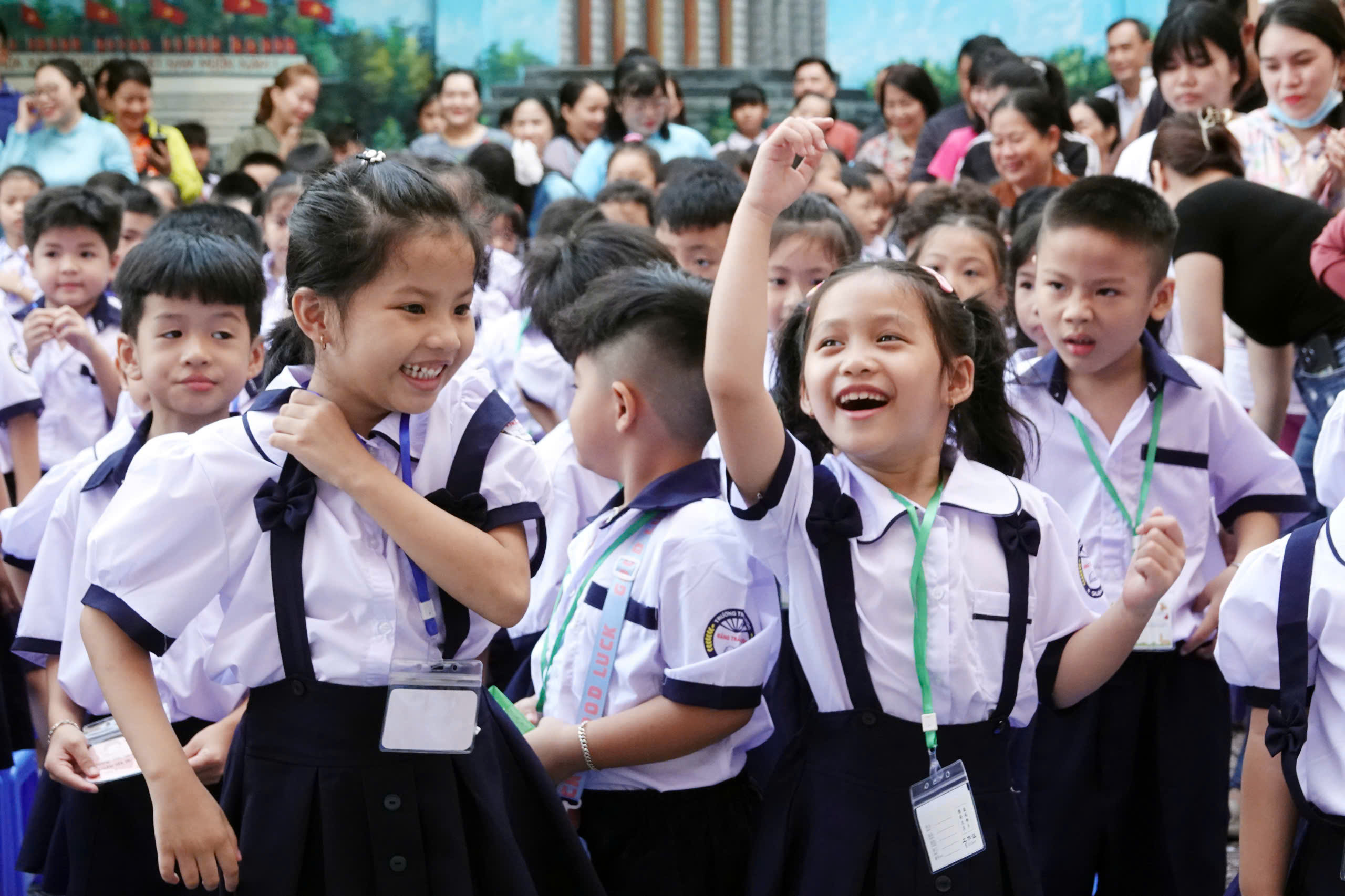 Nụ cười trong trẻo ngày tựu trường của học sinh lớp 1 TP.HCM - Ảnh 4.