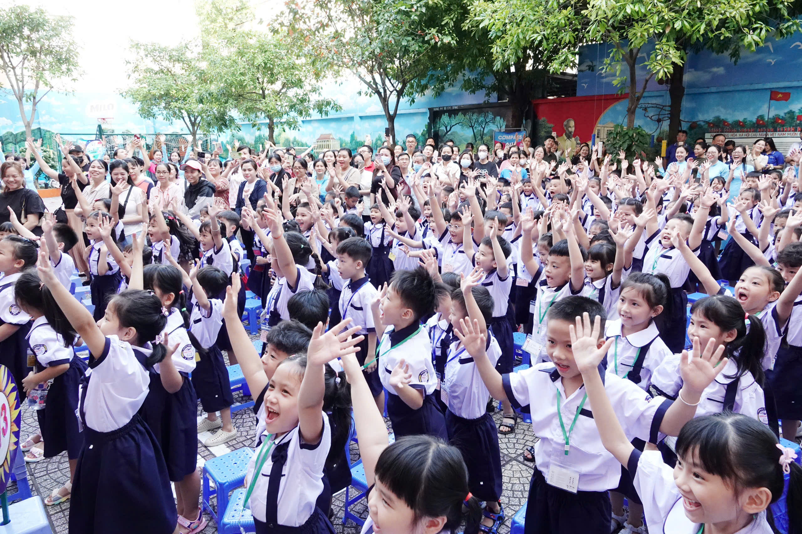 Nụ cười trong trẻo ngày tựu trường của học sinh lớp 1 TP.HCM - Ảnh 5.