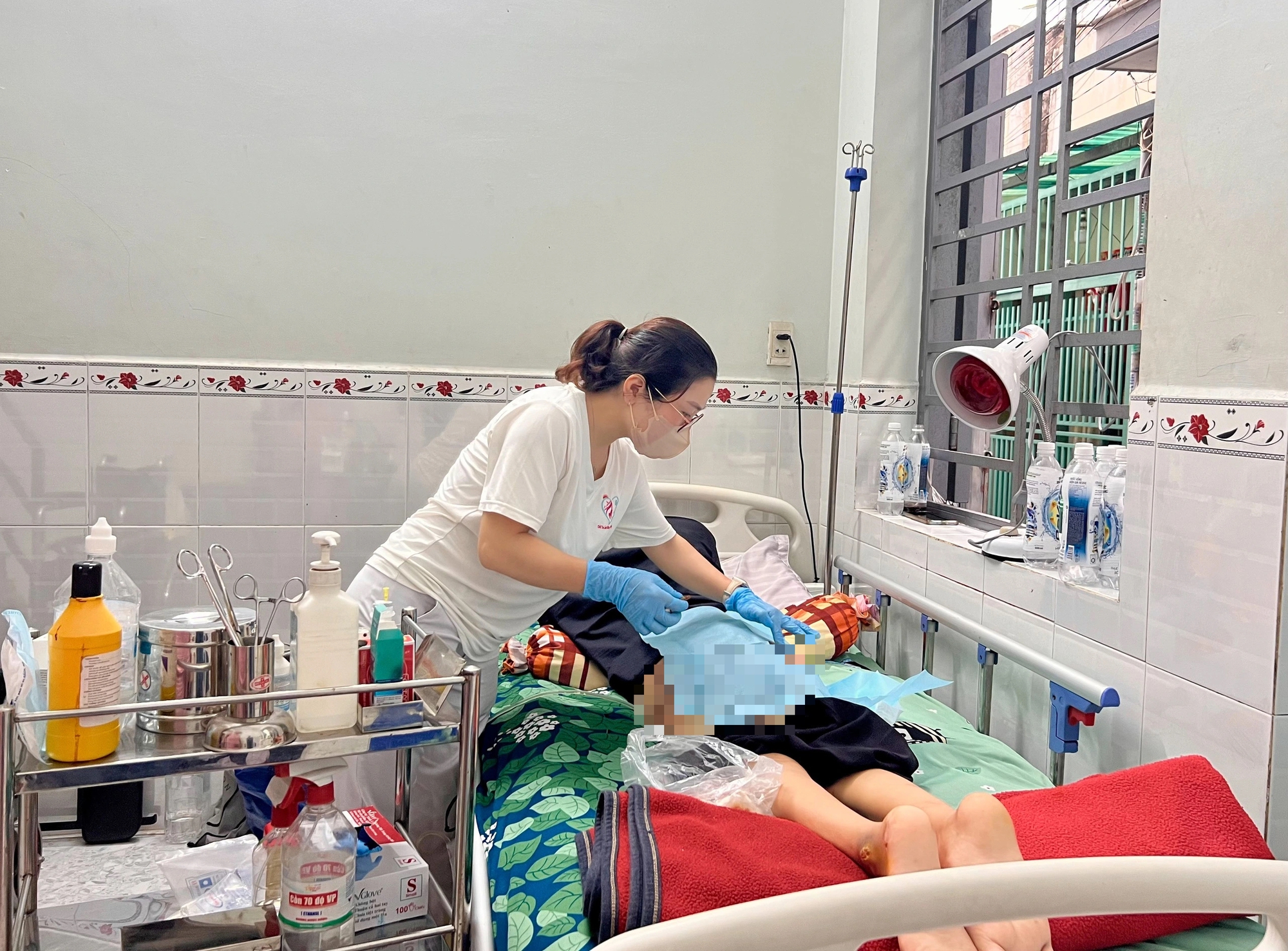 TP.HCM nghĩa tình: Nguyện chữa lành vết thương cho người dưng để trả ơn đời- Ảnh 2.
