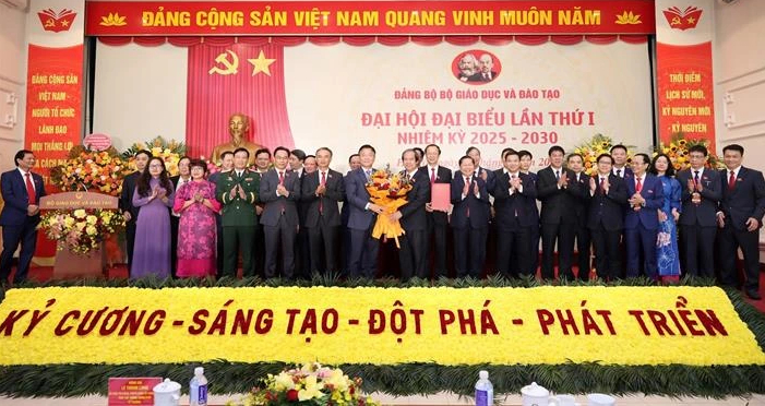 Bộ trưởng Nguyễn Kim Sơn được chỉ định làm Bí thư Đảng ủy Bộ GD-ĐT - Ảnh 1.