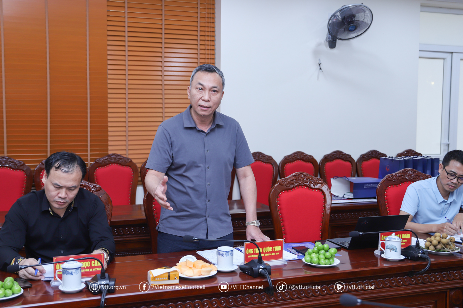 VFF-president besøker Thanh Hoa fotballforbund i håp om å få flere talenter til landslaget - Bilde 4. Chủ tịch VFF thăm LĐBĐ Thanh Hóa, mong có thêm tài năng cho đội tuyển quốc gia- Ảnh 4.