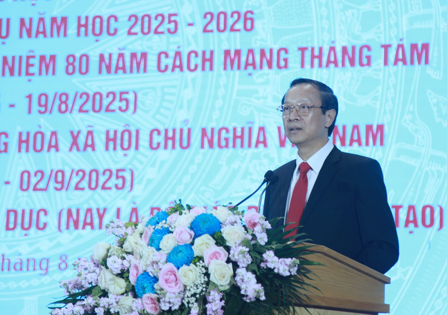 מה אמר סגן שר החינוך וההכשרה על  Thứ trưởng GD-ĐT nói gì về 'thu nhập giáo viên giảm nhiều' sau quy định dạy thêm?  - Ảnh 1.