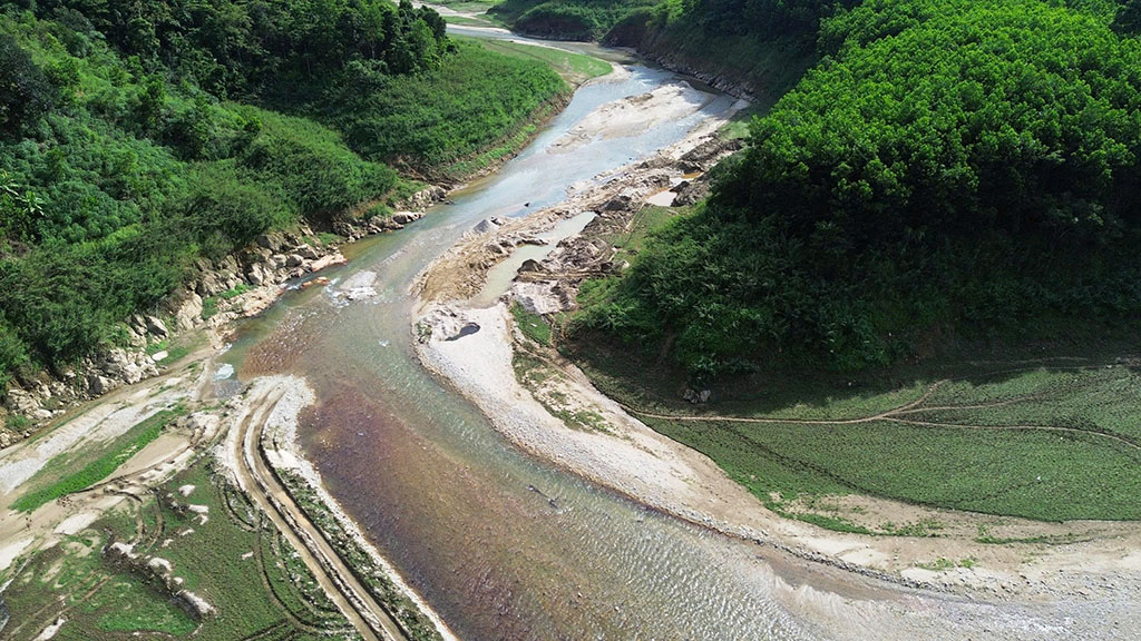 Sông Nước Xa bị 'xẻ thịt' công khai - Ảnh 5. Sông Nước Xa bị 'xẻ thịt' công khai - Ảnh 5.