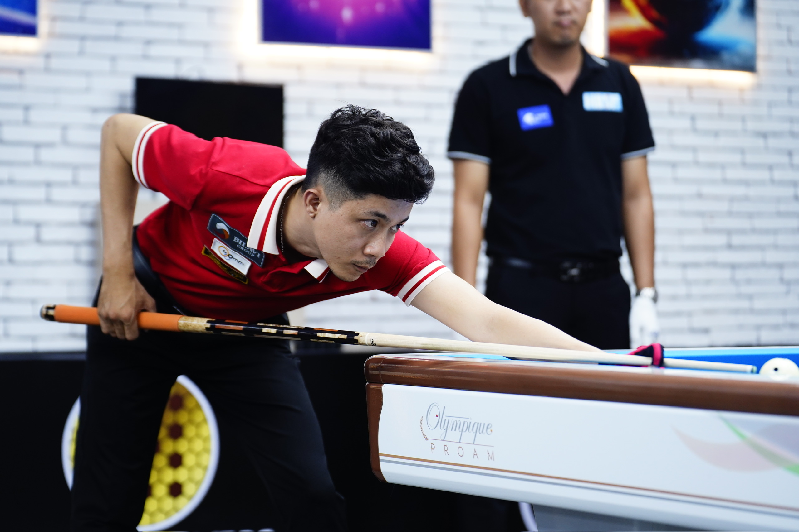البلياردو: مع سلسلة من الانتصارات الرائعة، توج نجوين فان تاي باللقب - الصورة 1. Billiards: Tung sê-ri khủng hạ cựu vô địch thế giới, Nguyễn Văn Tài đăng quang- Ảnh 1.