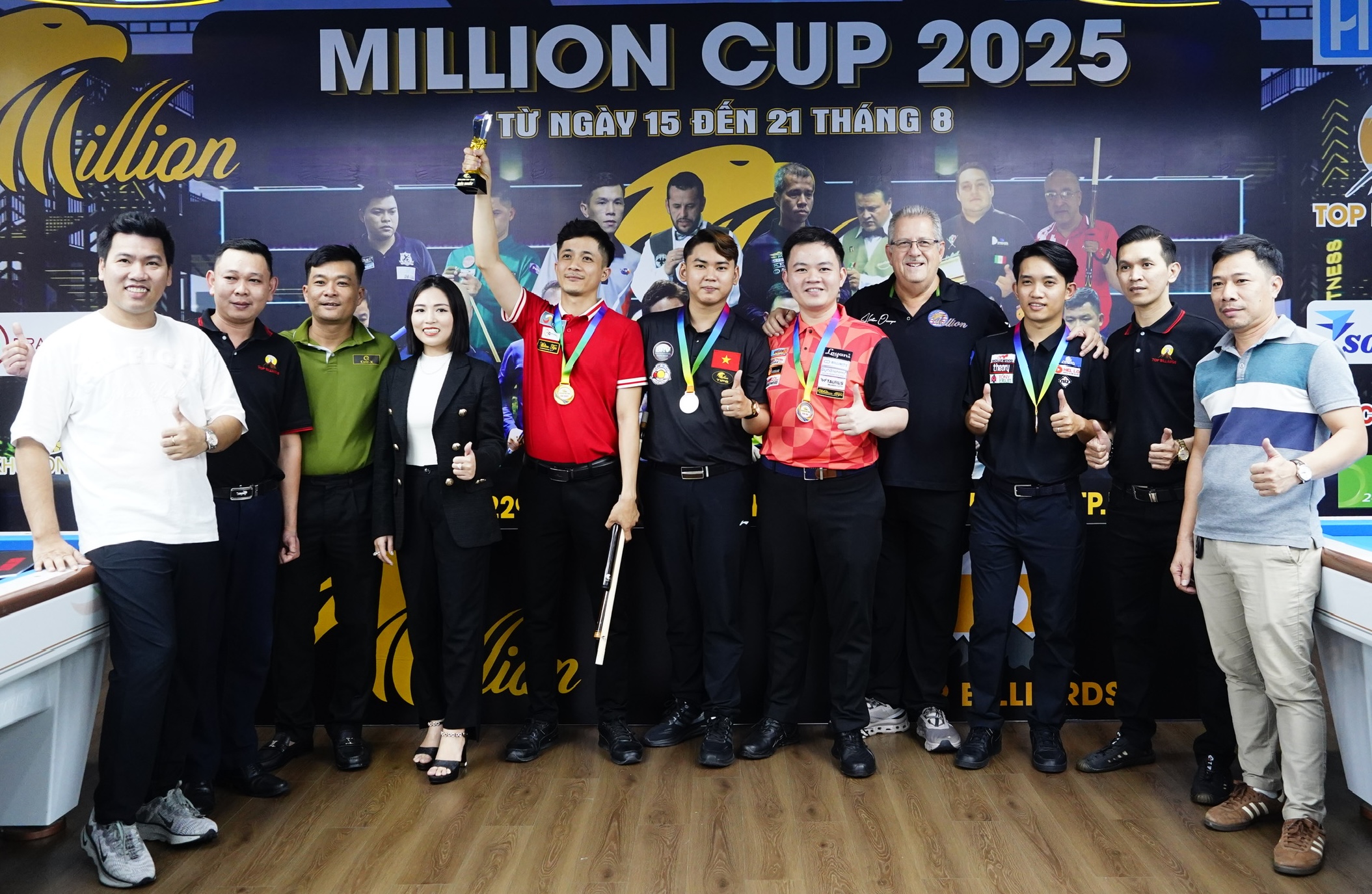 البلياردو: مع سلسلة من الانتصارات الرائعة، توج نجوين فان تاي باللقب - الصورة 2. Billiards: Tung sê-ri khủng hạ cựu vô địch thế giới, Nguyễn Văn Tài đăng quang- Ảnh 2.