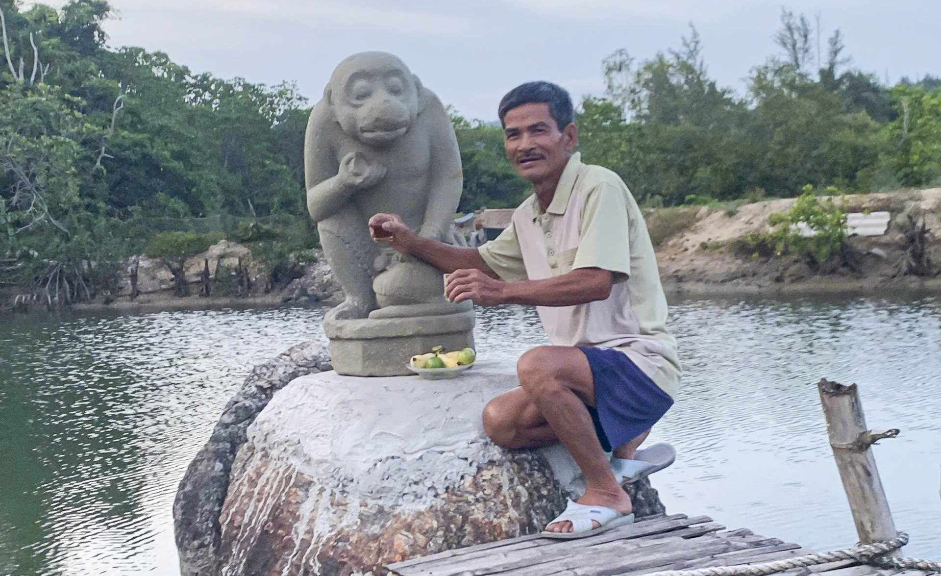 মাছ ধরার সময় সমুদ্রের তলদেশে আবিষ্কৃত ৮০০ বছরের পুরনো চম্পা বানরের মূর্তি - ছবি ২। Phát hiện tượng khỉ Champa 800 năm tuổi dưới biển trong lúc câu cá- Ảnh 2.