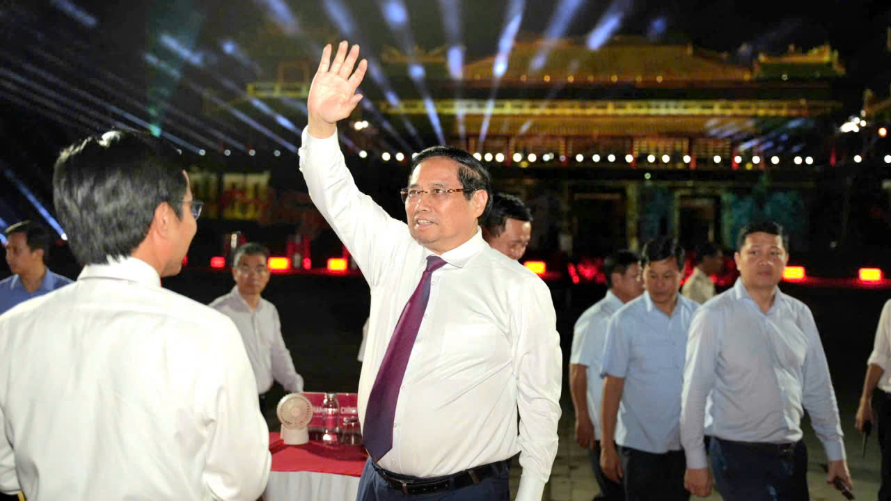 Cầu truyền hình 'Thời cơ vàng' sống lại những khoảnh khắc lịch sử- Ảnh 2. Cầu truyền hình 'Thời cơ vàng' sống lại những khoảnh khắc lịch sử- Ảnh 2.