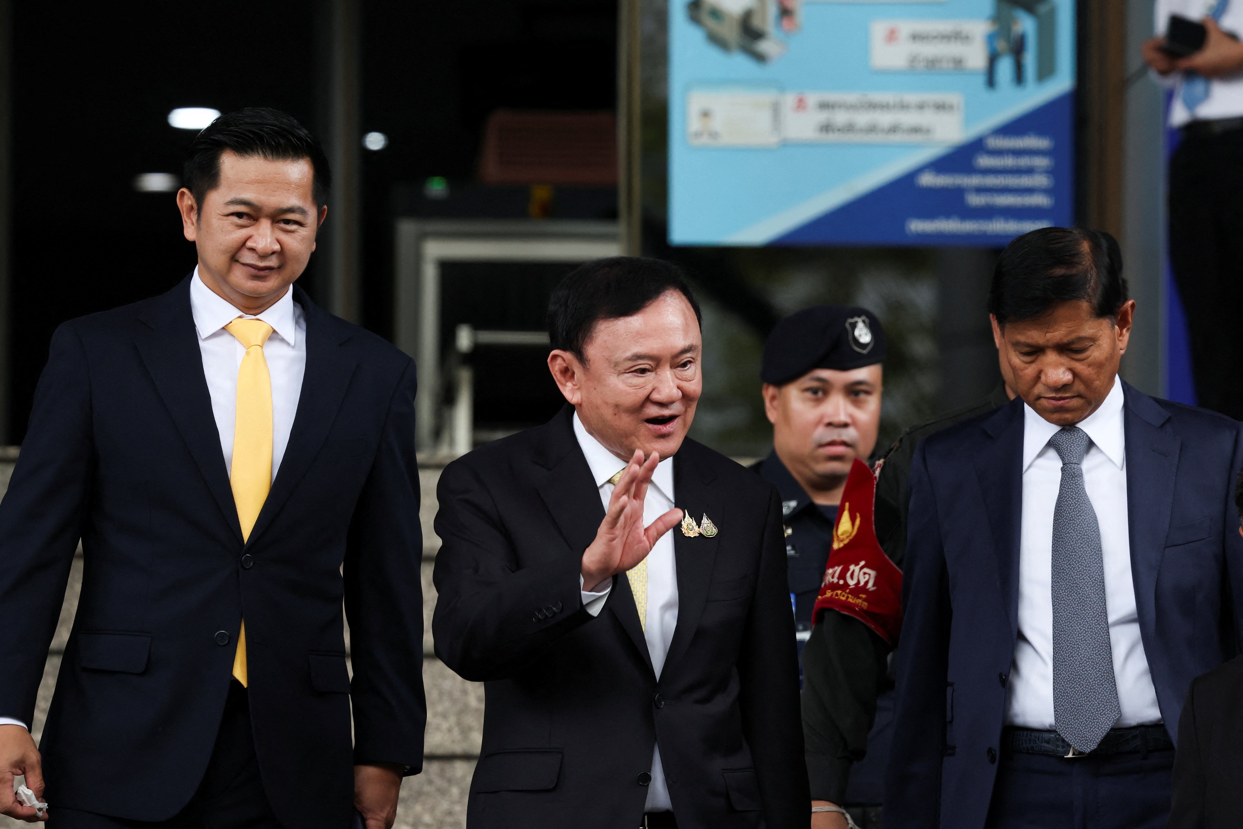 Thaksin Shinawatra được tuyên trắng án trong vụ phỉ báng hoàng gia tại Thái Lan - Ảnh 2.