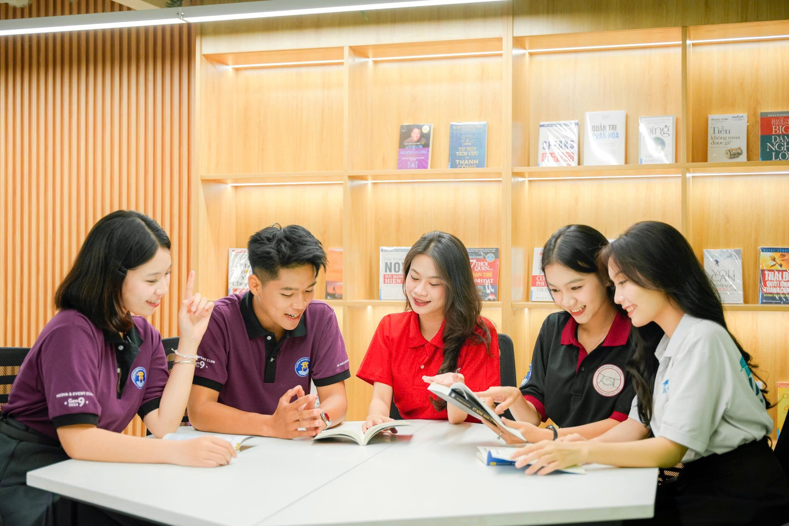 Sống vui sống chất như sinh viên Trường ĐH Văn Hiến - Ảnh 1.