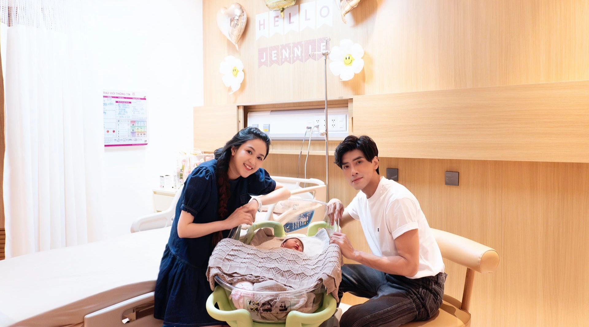 Diễn viên Phương Hằng đón con đầu lòng ở tuổi 36 - Ảnh 1.