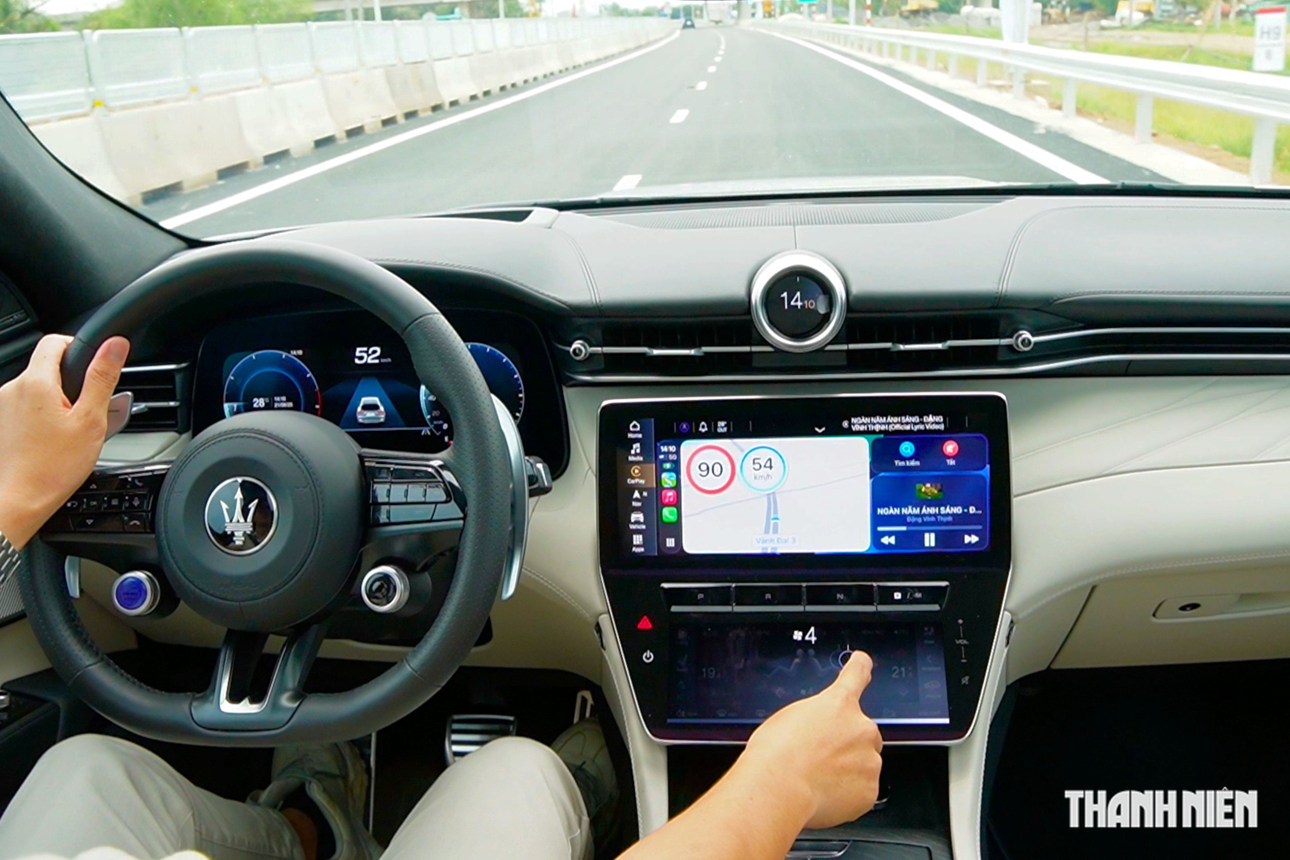 Cách chỉnh điều hòa 'độc lạ' trên SUV thể thao tiền tỉ - Ảnh 1. Cách chỉnh điều hòa 'lạ' trên SUV thể thao tiền tỉ - Ảnh 1.