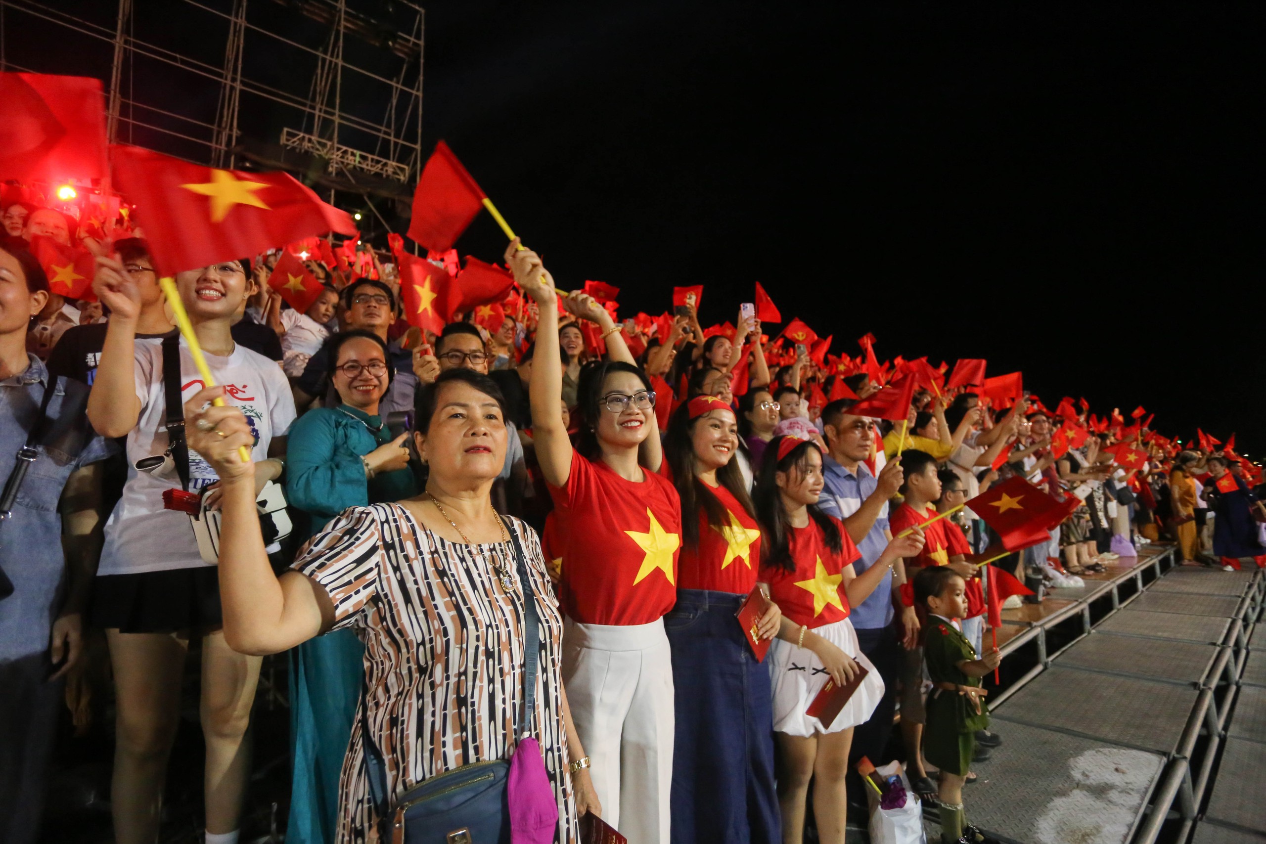 Thủ tướng dự chương trình 'Thời cơ vàng' tại đầu cầu Huế- Ảnh 7.