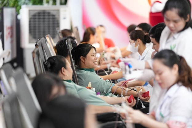 Giọt thương 2025: CBNV ROX Group chung tay hiến máu, lan tỏa giá trị sống đẹp - Ảnh 7.