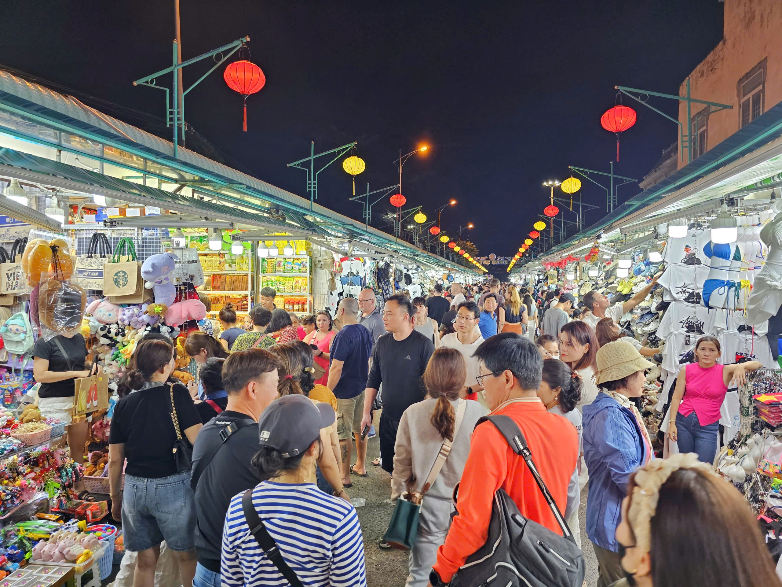 Du lịch khánh hòa mùa hè thành công với doanh thu tăng trưởng mạnh mẽ - Ảnh 4. Du lịch khánh hòa mùa hè thành công với doanh thu tăng trưởng mạnh mẽ - Ảnh 4.
