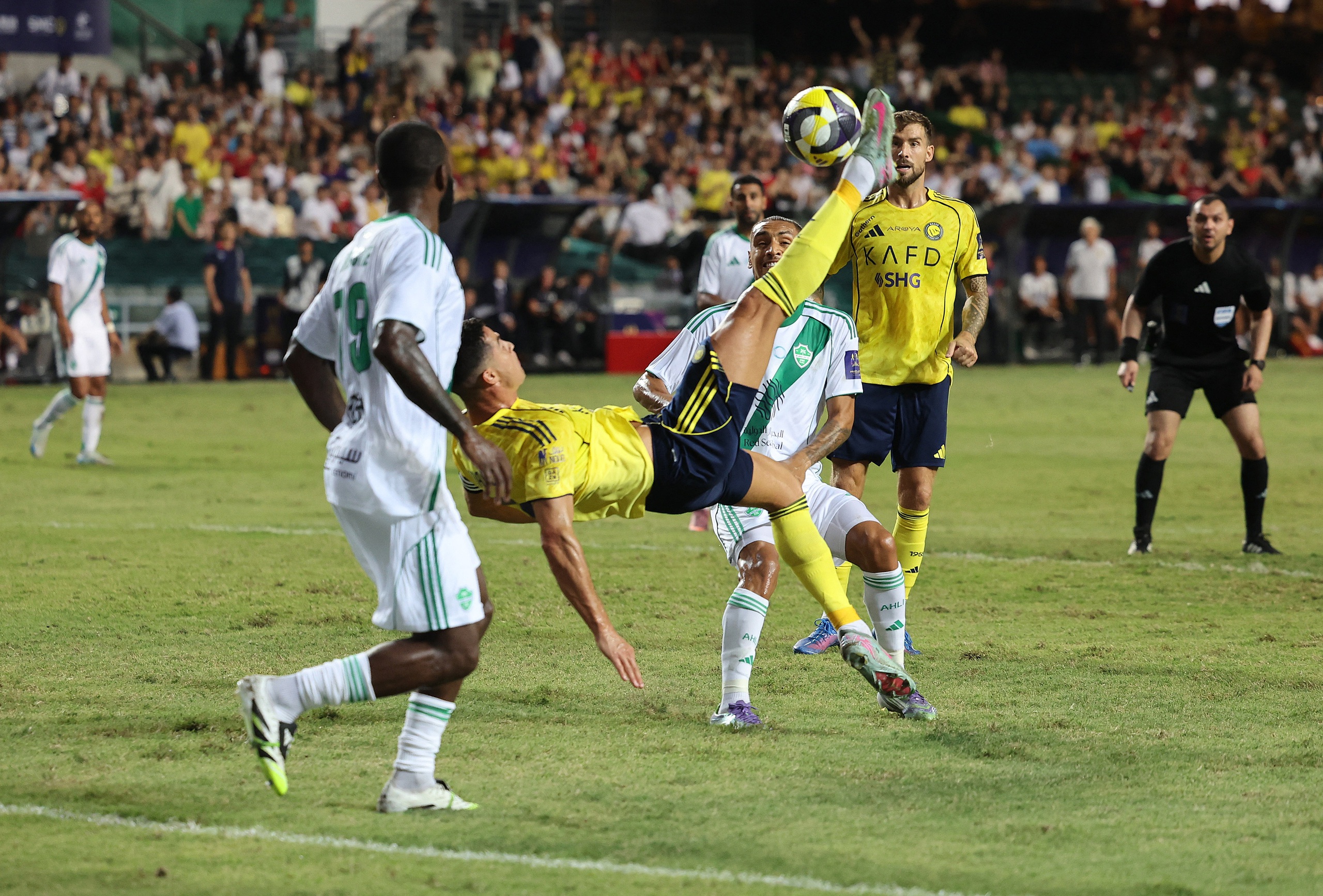 Ronaldo ghi bàn, Al Nassr vẫn thua đau chung kết: Chưa thể giải 'lời nguyền' trắng tay- Ảnh 1. Ronaldo ghi bàn, Al Nassr vẫn thua đau chung kết: Chưa thể giải 'lời nguyền' trắng tay- Ảnh 1.