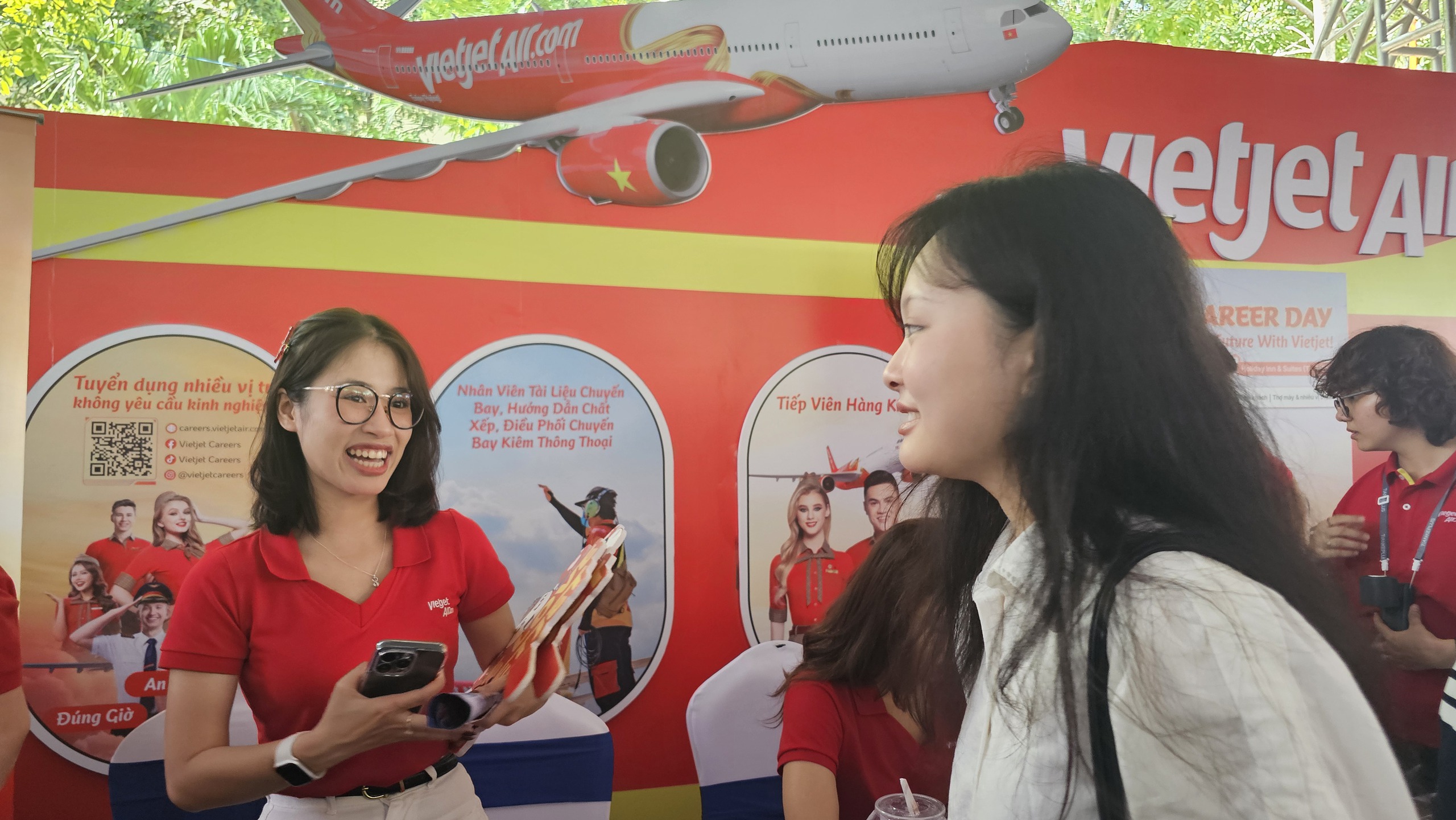 Hàng ngàn người tham gia ngày hội việc làm sân bay Long Thành- Ảnh 7. Hàng ngàn người tham gia ngày hội việc làm sân bay Long Thành- Ảnh 7.