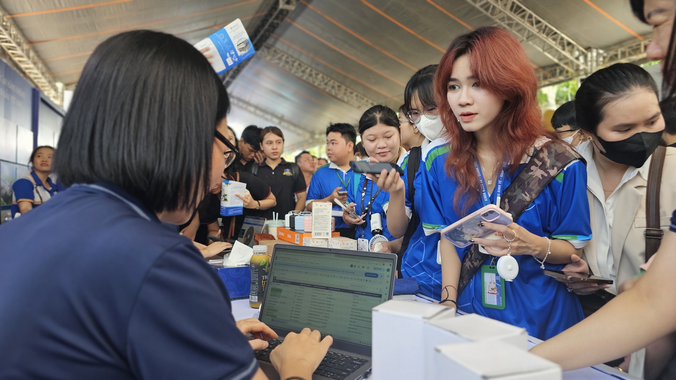 Hàng ngàn người tham gia ngày hội việc làm sân bay Long Thành- Ảnh 1. Hàng ngàn người tham gia ngày hội việc làm sân bay Long Thành- Ảnh 1.