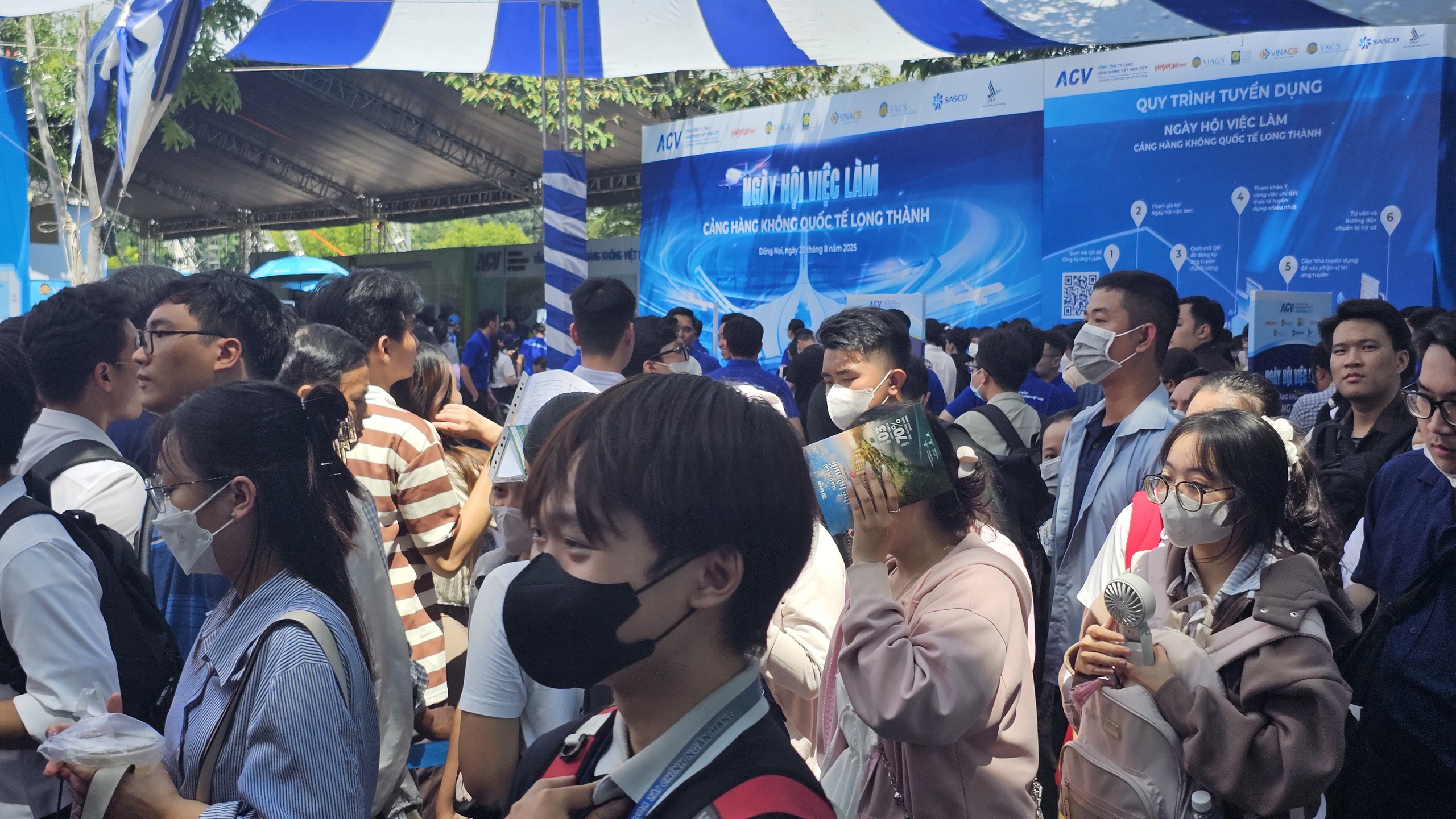 Hàng ngàn người tham gia ngày hội việc làm sân bay Long Thành- Ảnh 3. Hàng ngàn người tham gia ngày hội việc làm sân bay Long Thành- Ảnh 3.
