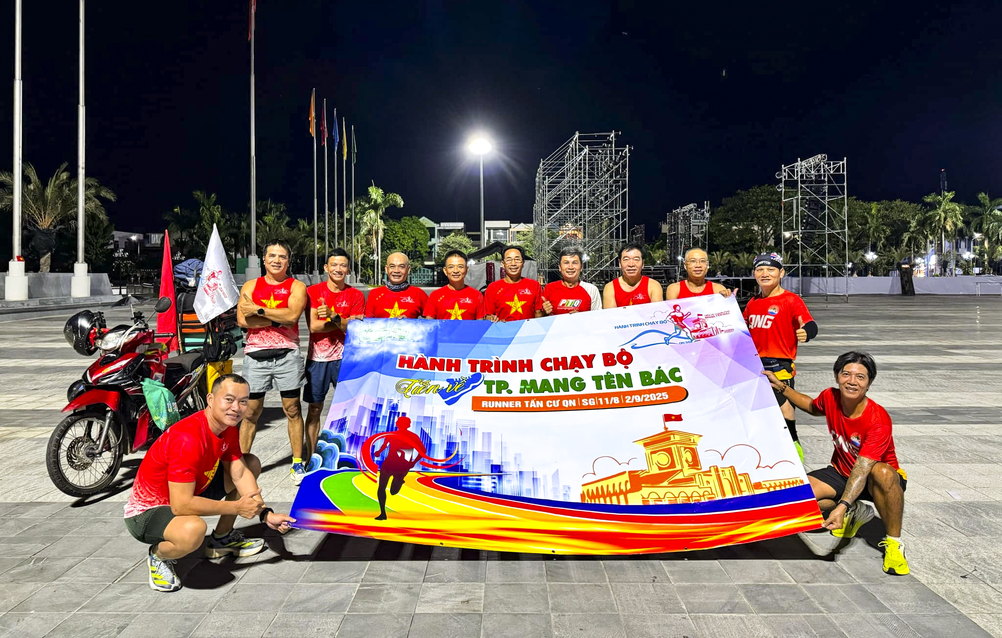 Att springa 800 km till staden uppkallad efter farbror Ho: Själverövringens resa - Foto 1. Chạy bộ 800 km về thành phố mang tên Bác: Hành trình chinh phục bản thân- Ảnh 1.