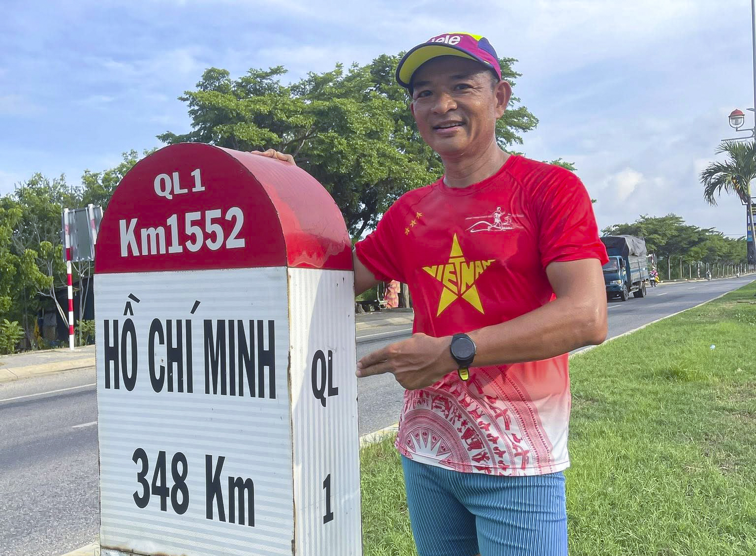 Att springa 800 km till staden uppkallad efter farbror Ho: Själverövringens resa - Foto 6. Chạy bộ 800 km về thành phố mang tên Bác: Hành trình chinh phục bản thân- Ảnh 6.