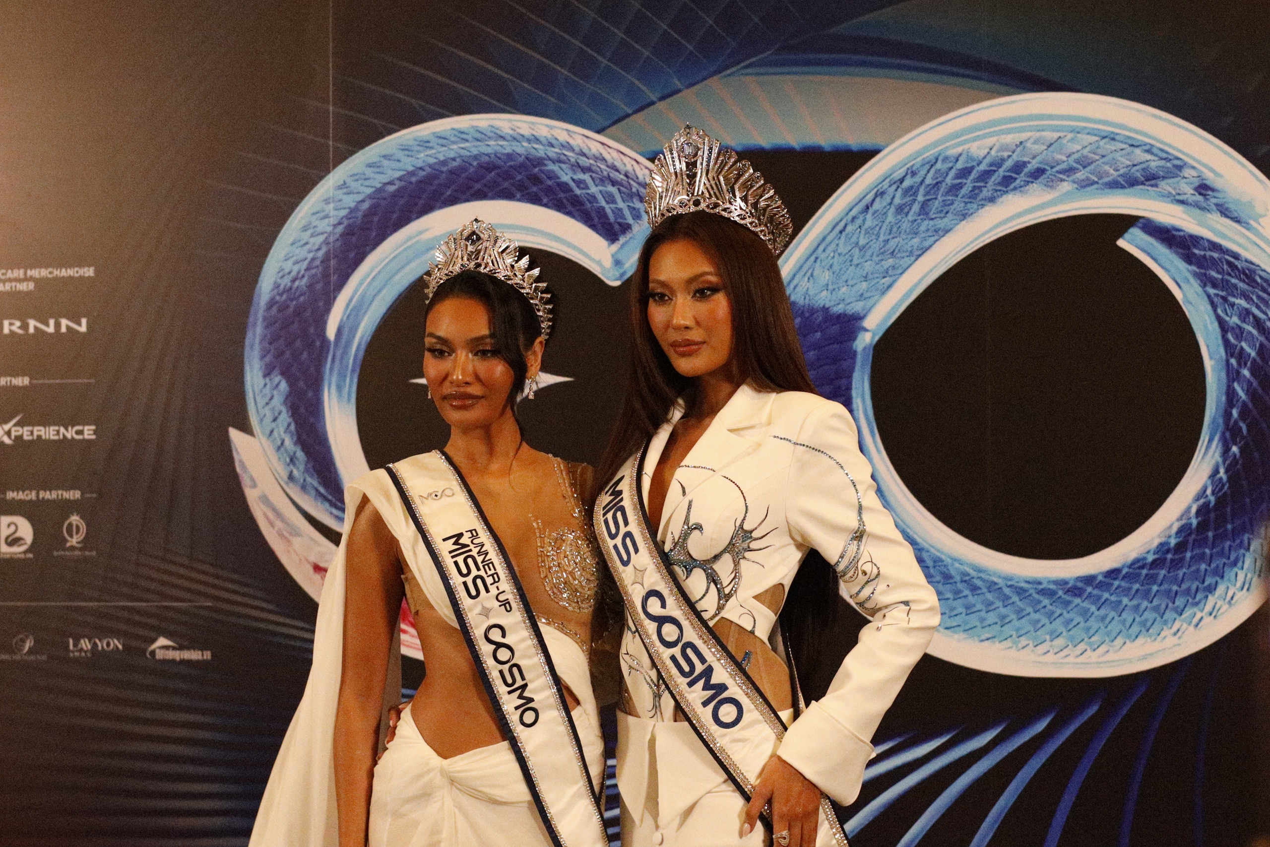 D&agrave;n th&iacute; sinh quốc tế h&agrave;o hứng đến Việt Nam tranh vương miện Miss Cosmo 2025- Ảnh 2.