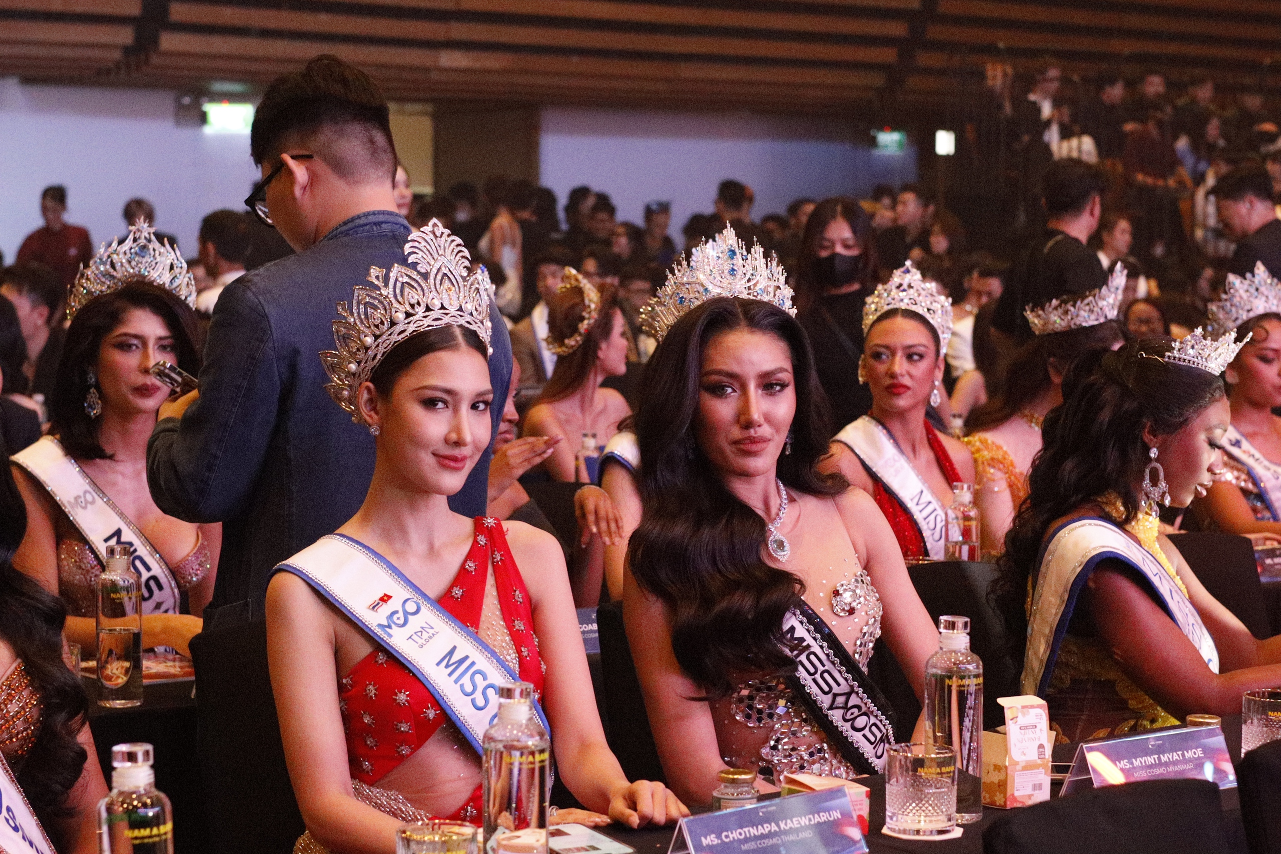 D&agrave;n th&iacute; sinh quốc tế h&agrave;o hứng đến Việt Nam tranh vương miện Miss Cosmo 2025- Ảnh 3.