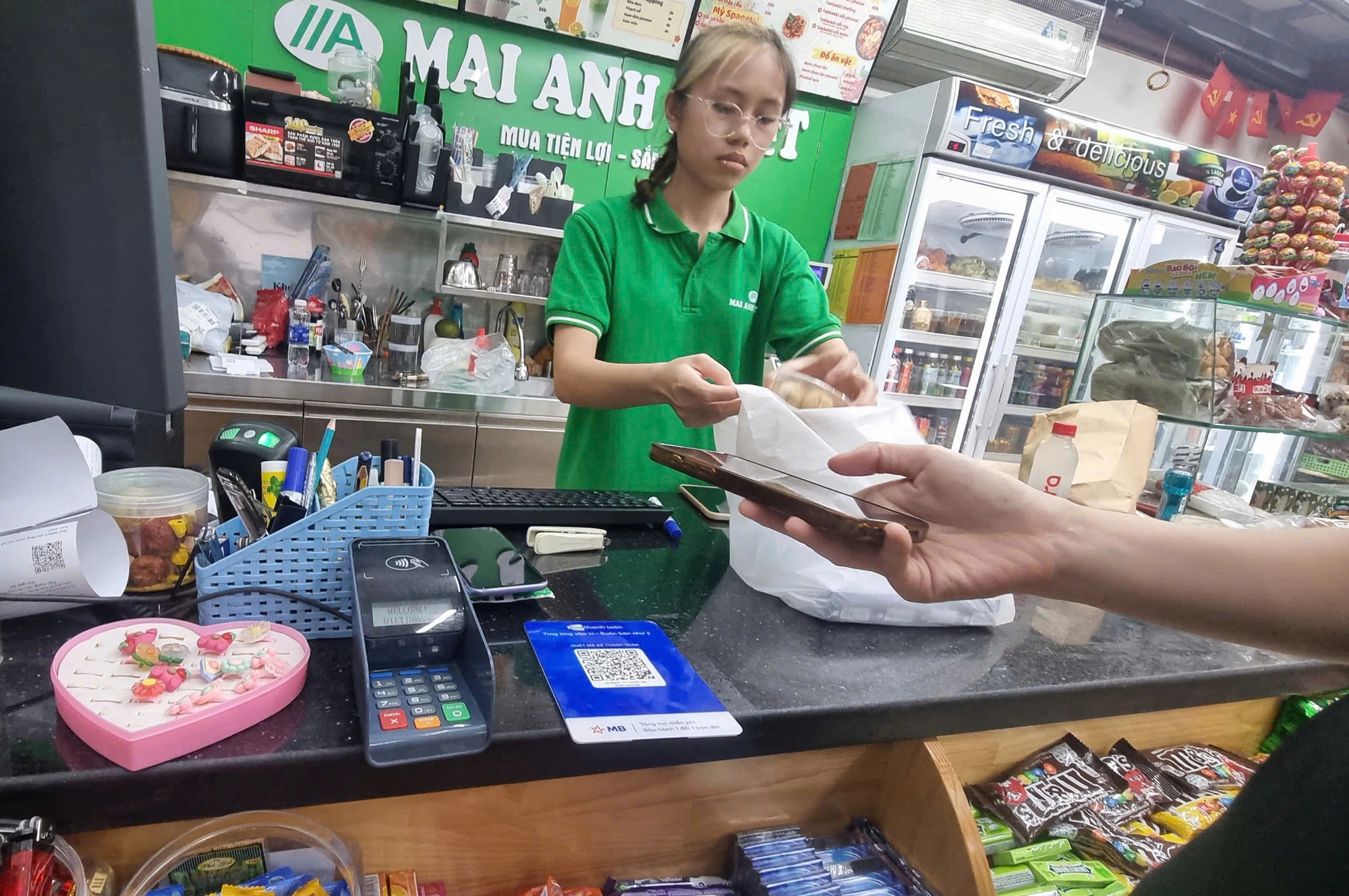 Thanh toán không dùng tiền mặt như thế nào để được khấu trừ thuế? - Ảnh 1.