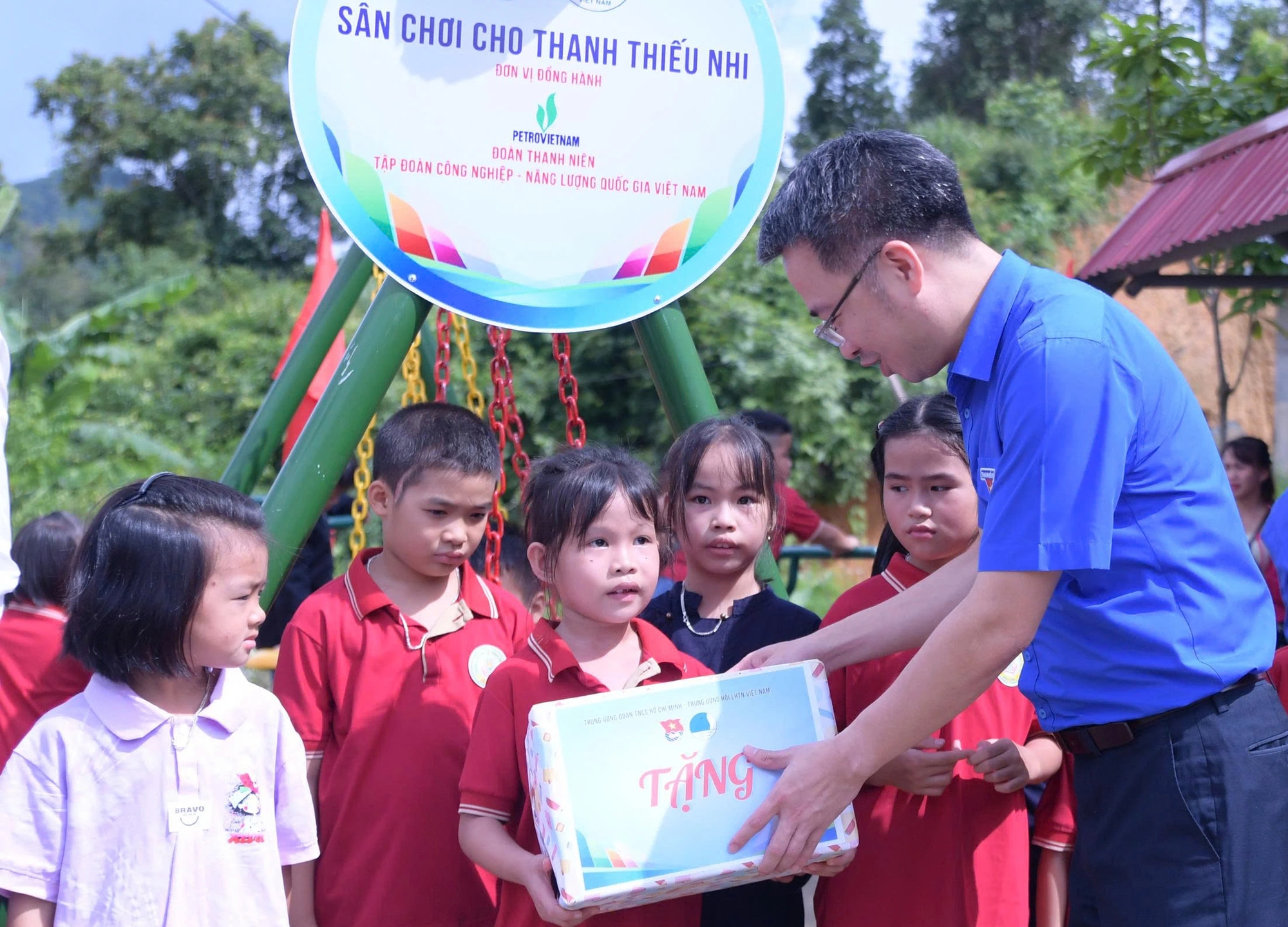 Anh Nguyễn Tường Lâm:Chiến dịch Kỳ nghỉ hồng góp phần xây dựng hình ảnh cán bộ trẻ - Ảnh 4.