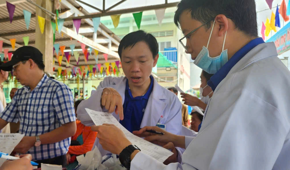 BV Chợ Rẫy, Báo Thanh Niên tổ chức khám bệnh nơi cuối cùng bản đồ Việt Nam - Ảnh 7.