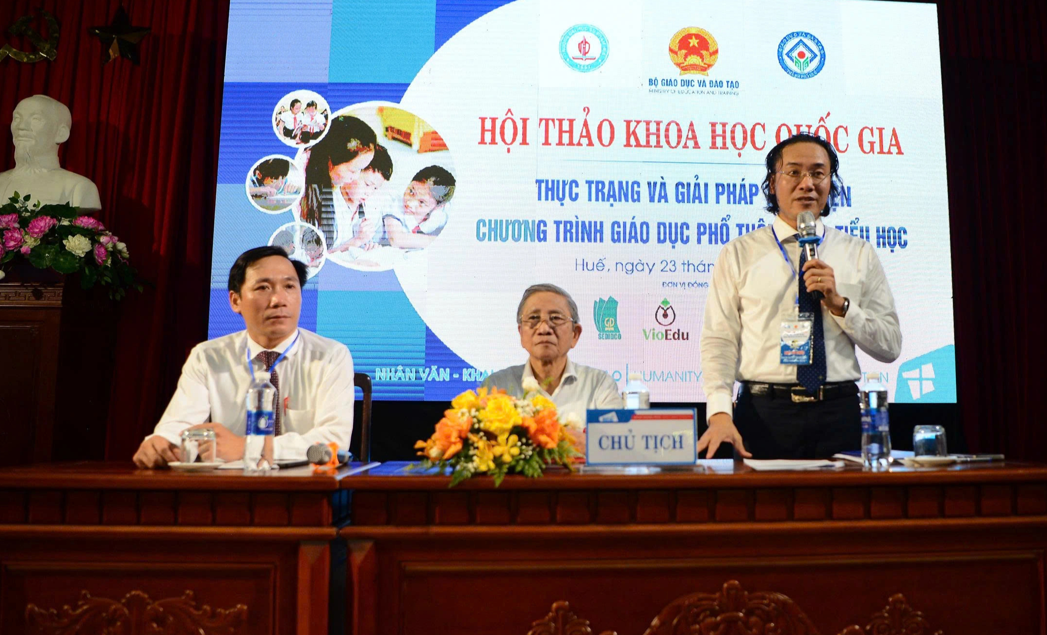 Profesor Nguyen Minh Thuyet menunjukkan kejayaan dan batasan Program Pendidikan Umum 2018 - Foto 2. GS Nguyễn Minh Thuyết chỉ ra thành công và hạn chế của chương trình GDPT 2018- Ảnh 2.