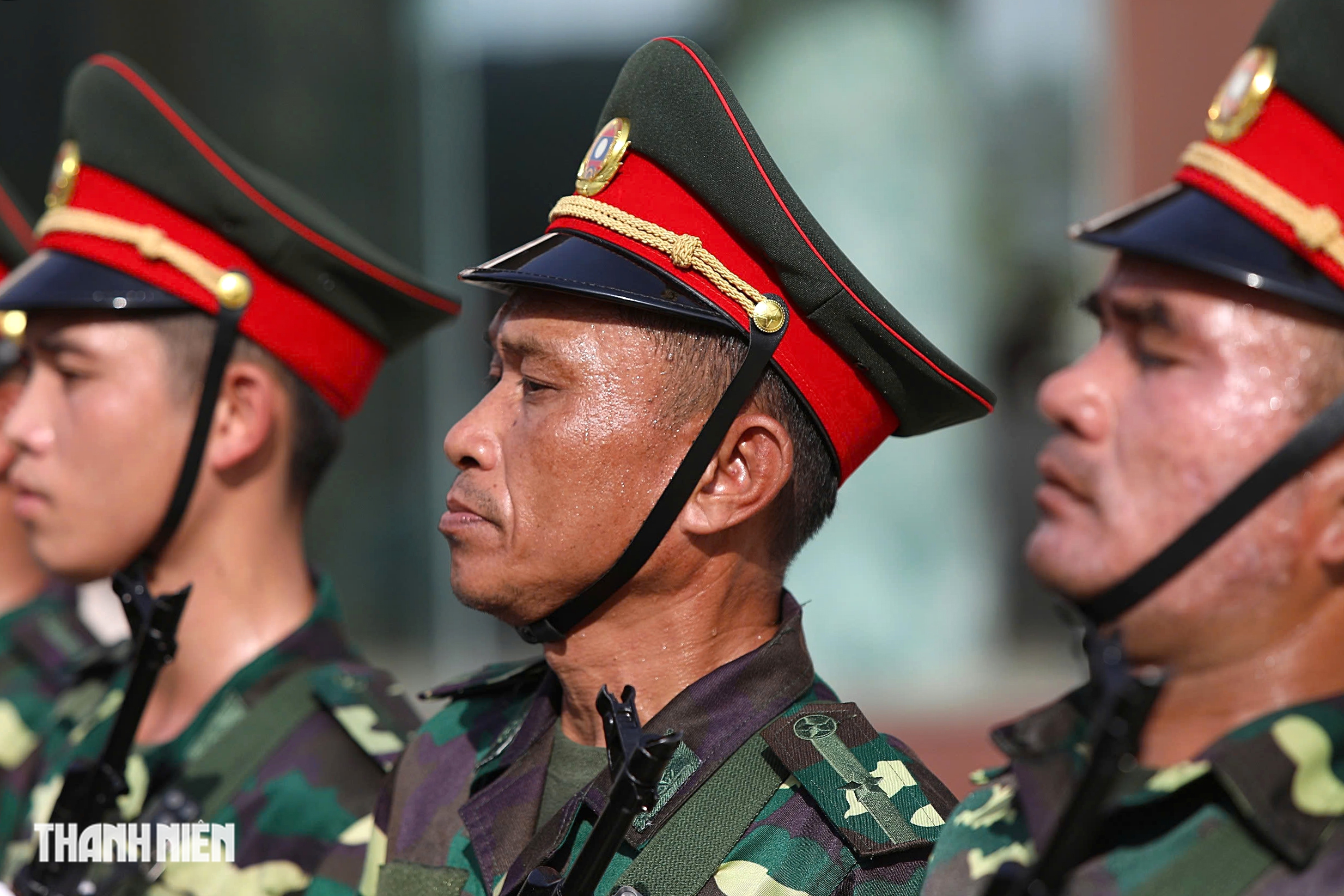 Khối trưởng quân đội Lào: 'Tình cảm người dân Việt Nam dành cho chúng tôi là vô giá’- Ảnh 10. Khối trưởng quân đội Lào: 'Tình cảm người dân Việt Nam dành cho chúng tôi là vô giá’- Ảnh 10.