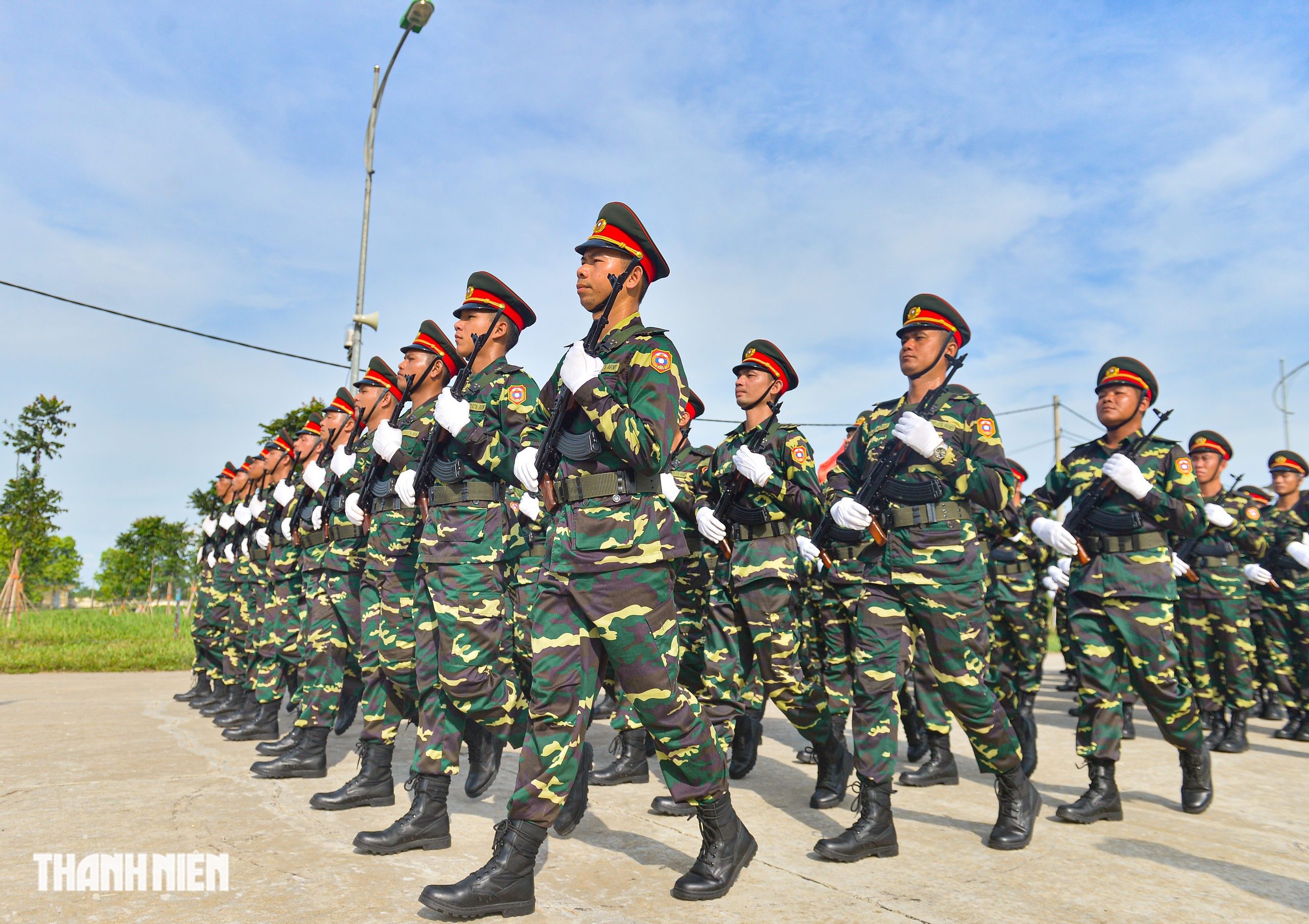 Khối trưởng quân đội Lào: 'Tình cảm người dân Việt Nam dành cho chúng tôi là vô giá’- Ảnh 4. Khối trưởng quân đội Lào: 'Tình cảm người dân Việt Nam dành cho chúng tôi là vô giá’- Ảnh 4.