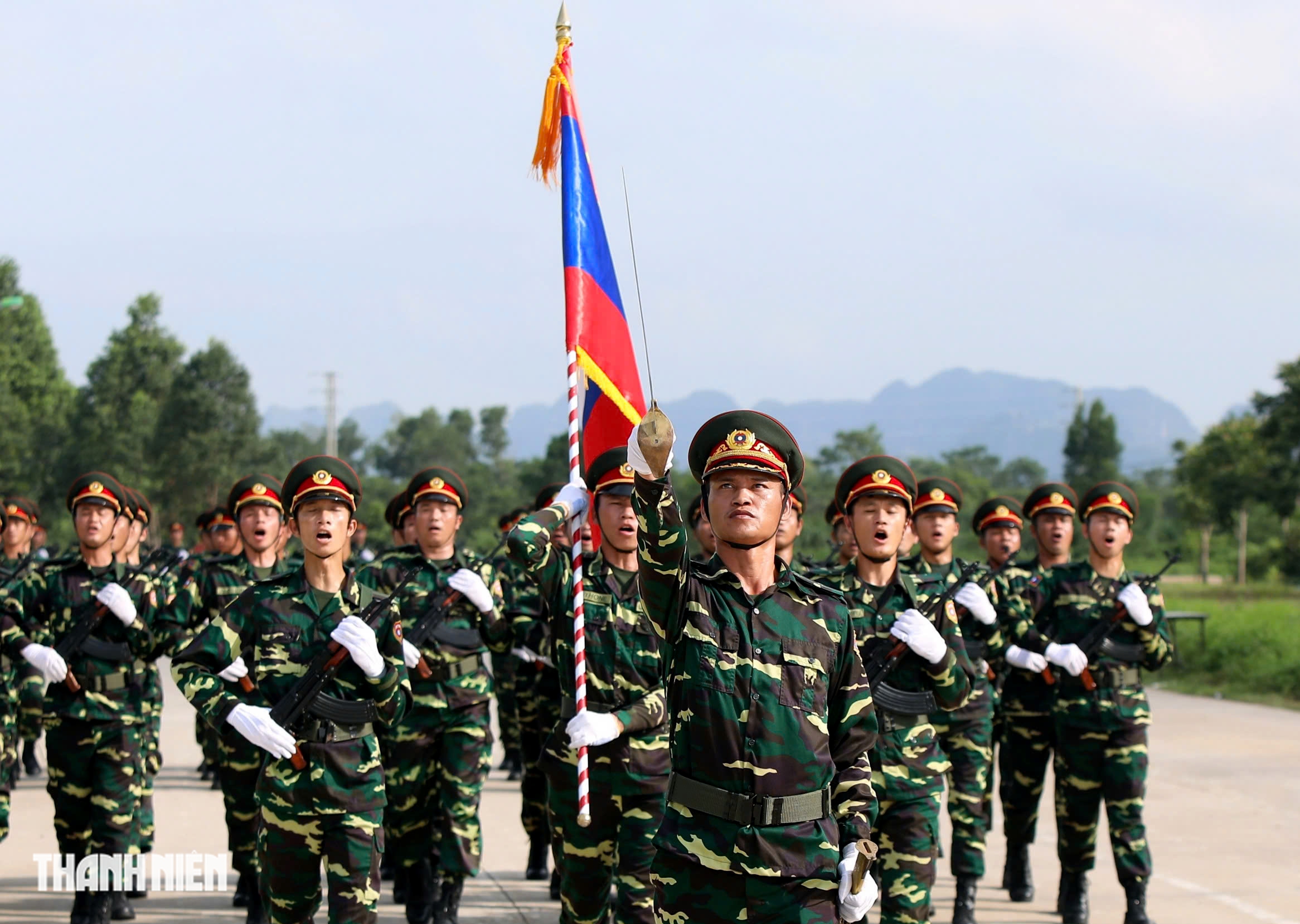 Khối trưởng quân đội Lào: 'Tình cảm người dân Việt Nam dành cho chúng tôi là vô giá’- Ảnh 12. Khối trưởng quân đội Lào: 'Tình cảm người dân Việt Nam dành cho chúng tôi là vô giá’- Ảnh 12.