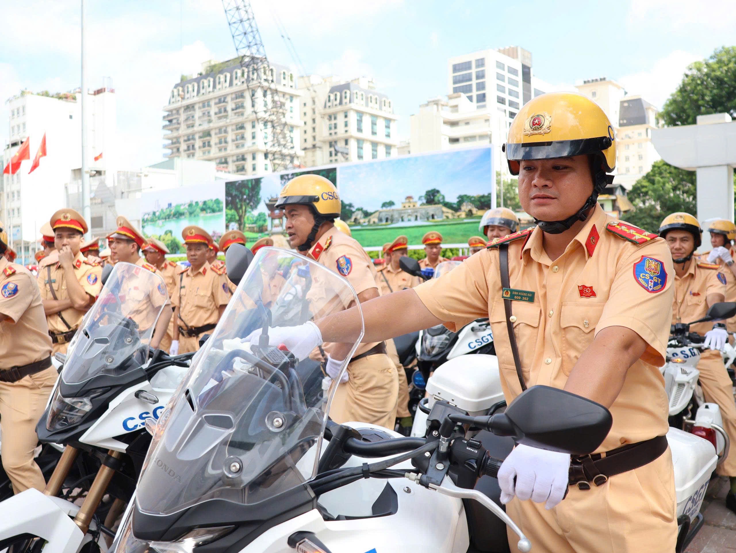 655 CSGT toàn quốc tăng cường về Hà Nội bảo vệ diễu binh, diễu hành A80- Ảnh 8. 655 CSGT toàn quốc tăng cường về Hà Nội bảo vệ diễu binh, diễu hành A80- Ảnh 8.