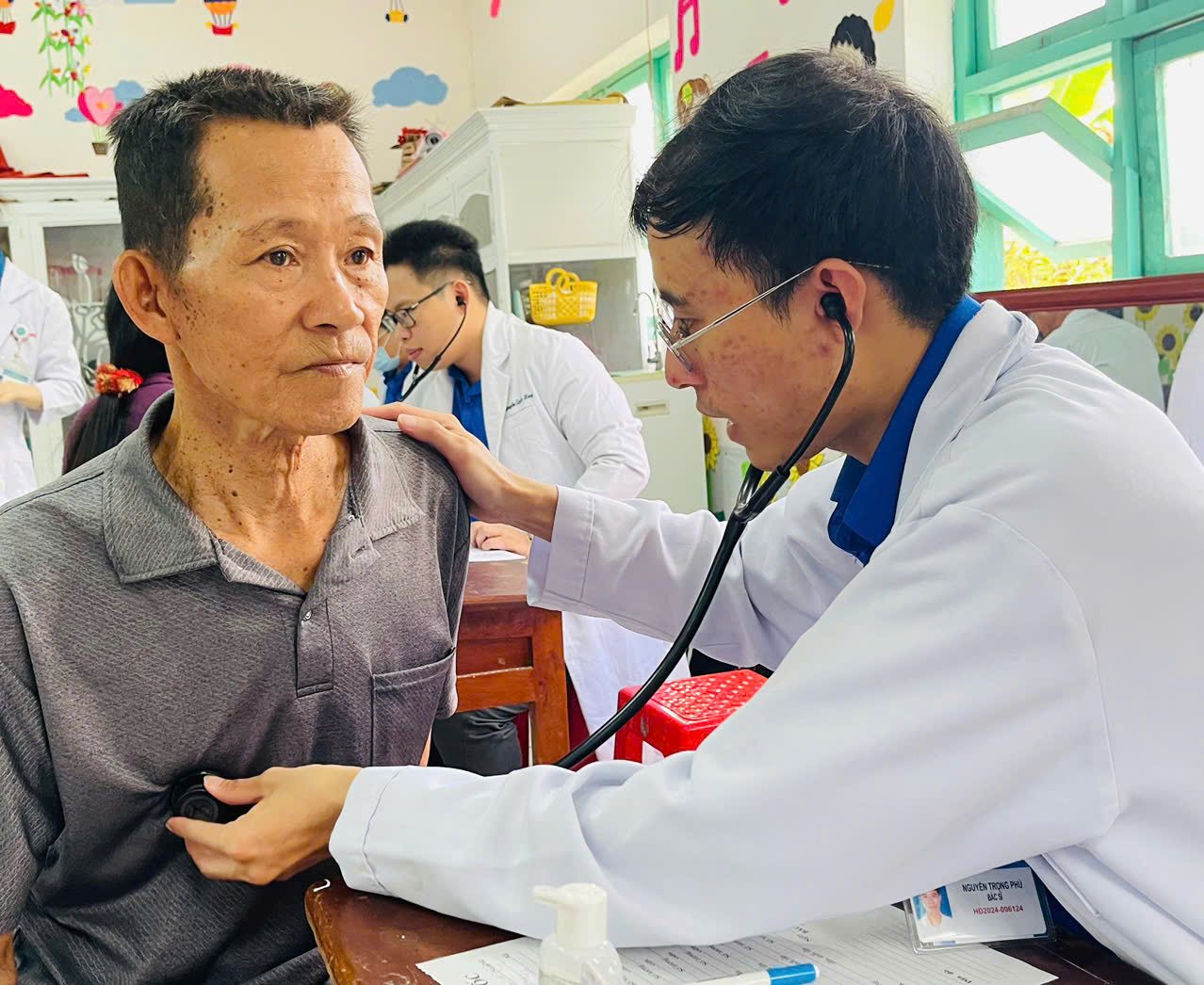 BV Chợ Rẫy, Báo Thanh Niên tổ chức khám bệnh nơi cuối cùng bản đồ Việt Nam - Ảnh 6.