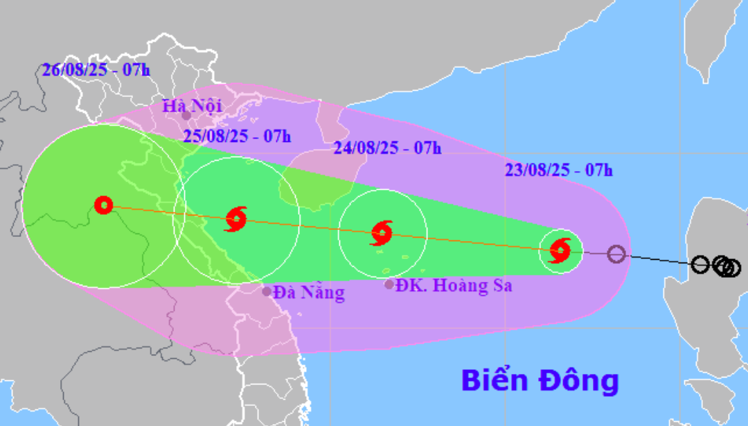 - Ảnh 1. Bão số 5 giật cấp 10, đang hướng vào Nghệ An - Quảng Trị- Ảnh 1.