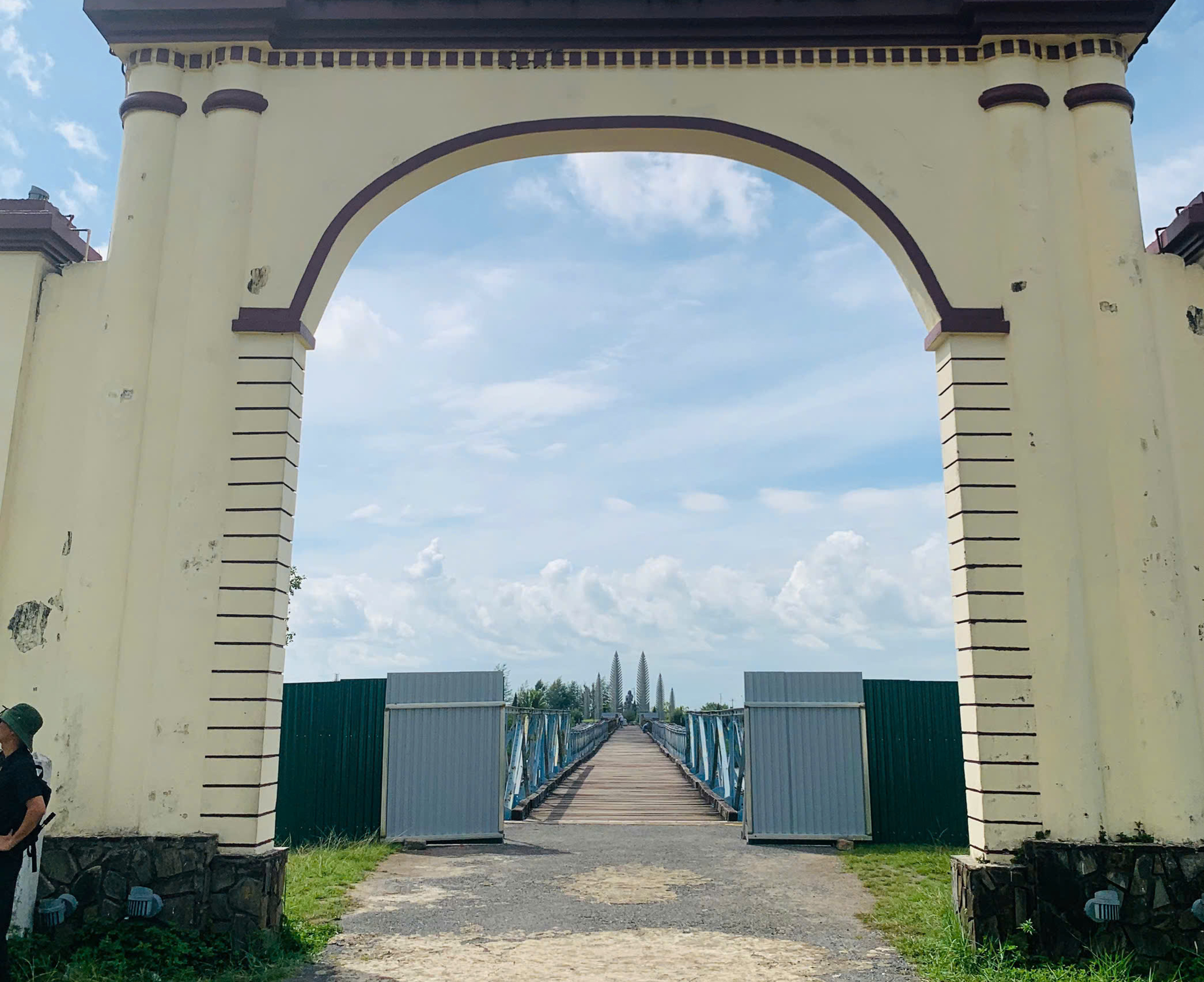 Tillfälligt stoppa besökare på relikplatsen Hien Luong-Ben Hai - Foto 2. Tạm dừng đón khách tham quan tại di tích Đôi bờ Hiền Lương - Bến Hải- Ảnh 2.