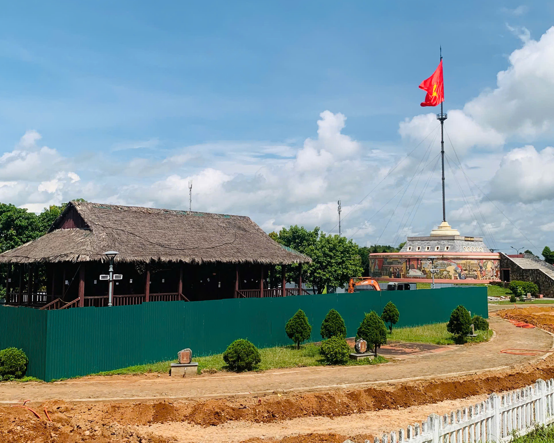 Tillfälligt stoppa besökare på relikplatsen Hien Luong-Ben Hai - Foto 3. Tạm dừng đón khách tham quan tại di tích Đôi bờ Hiền Lương - Bến Hải- Ảnh 3.