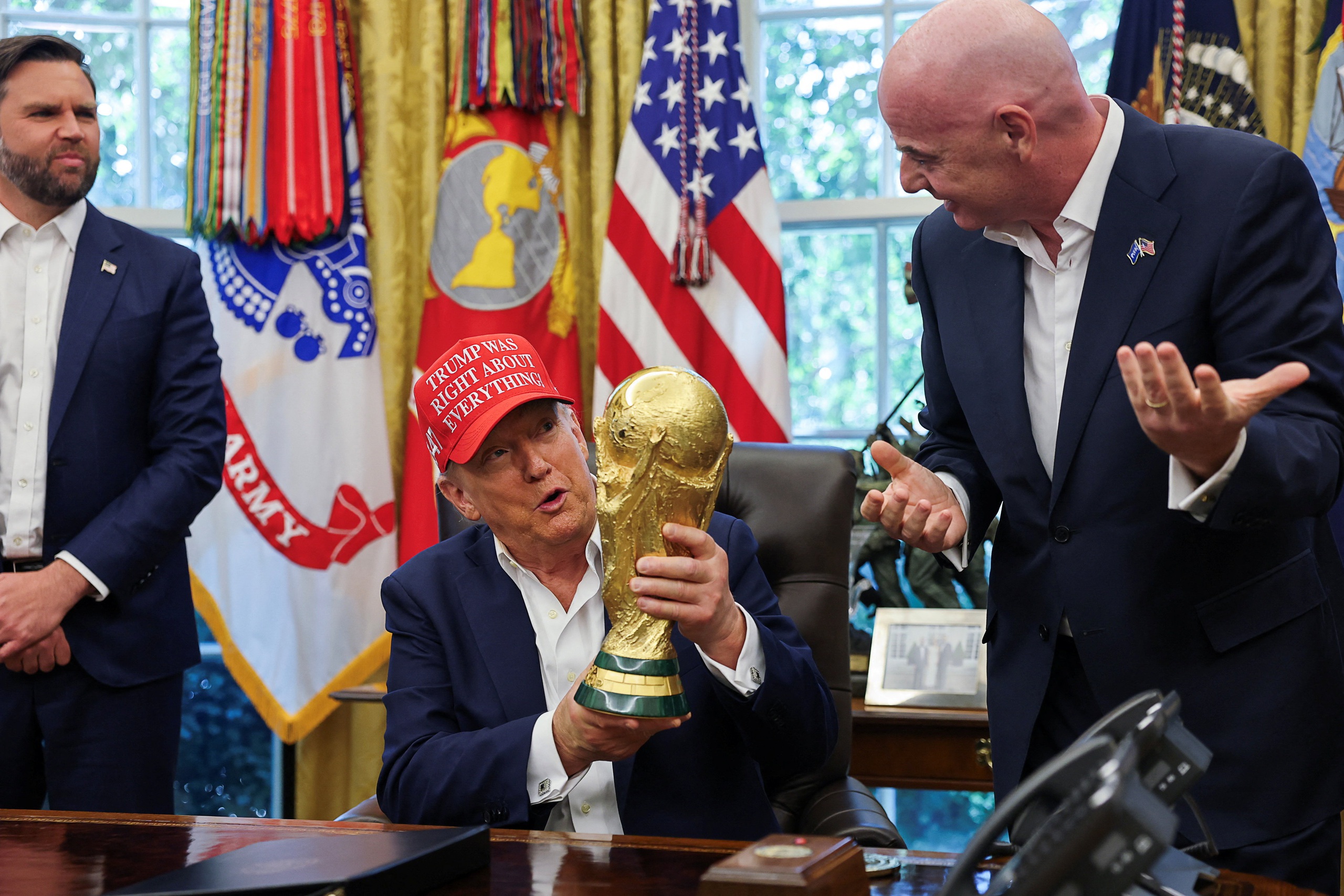 Tổng thống Trump c&ocirc;ng bố lễ bốc thăm World Cup 2026, khẳng định Washington an to&agrave;n - Ảnh 1.