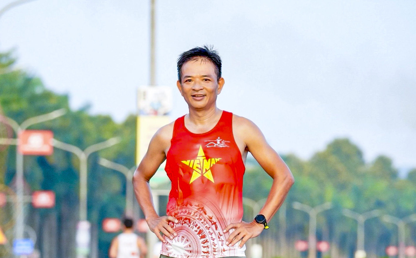 Att springa 800 km till staden uppkallad efter farbror Ho: Själverövringens resa - Foto 2. Chạy bộ 800 km về thành phố mang tên Bác: Hành trình chinh phục bản thân- Ảnh 2.