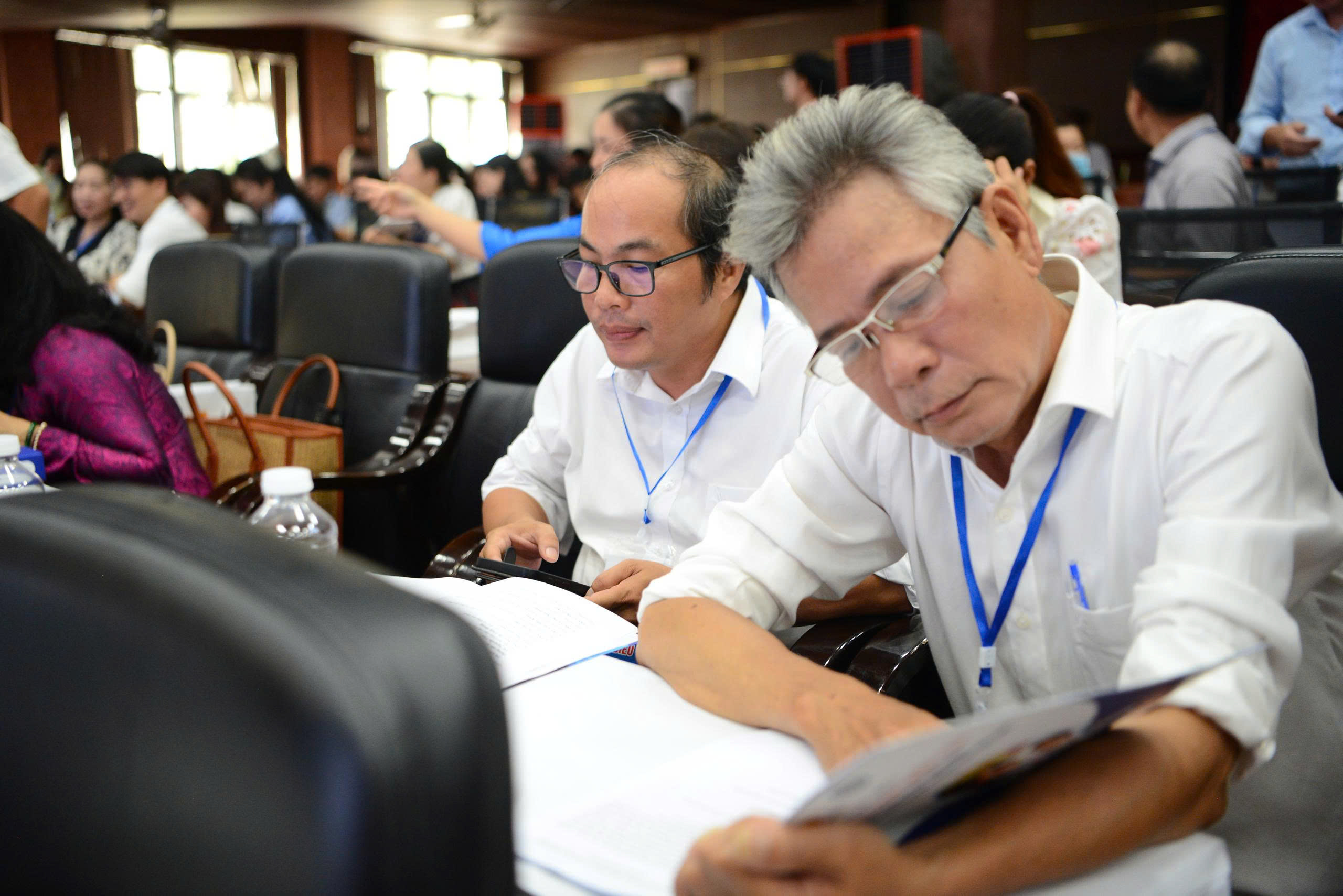 Profesor Nguyen Minh Thuyet menunjukkan kejayaan dan batasan Program Pendidikan Umum 2018 - Foto 5. GS Nguyễn Minh Thuyết chỉ ra thành công và hạn chế của chương trình GDPT 2018- Ảnh 5.