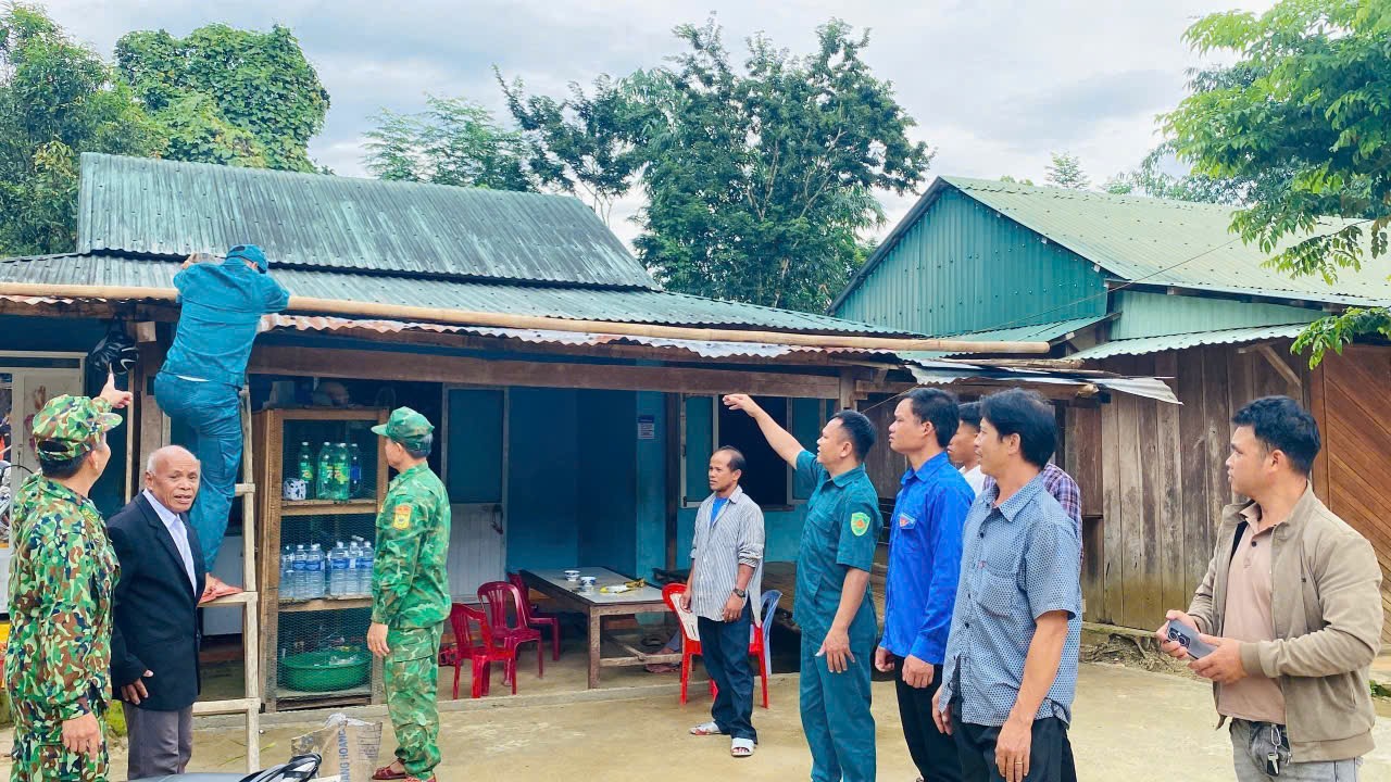 Đà Nẵng: Lực lượng vũ trang từ miền núi xuống biển, căng mình chống bão số 5- Ảnh 5.