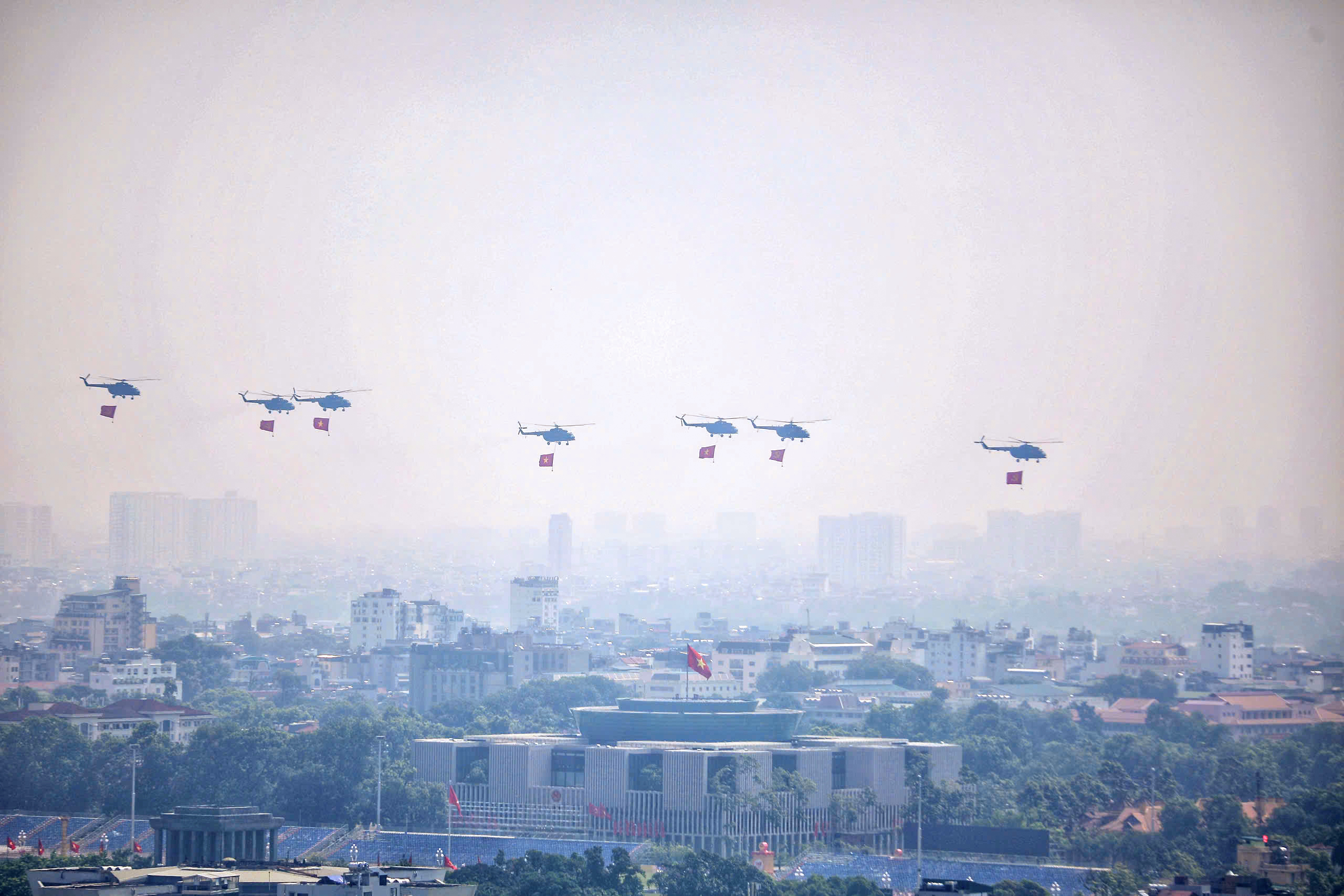 'Hổ mang chúa' Su30-MK2 nhào lộn trên quảng trường Ba Đình- Ảnh 38. 'Hổ mang chúa' Su30-MK2 nhào lộn trên quảng trường Ba Đình- Ảnh 38.
