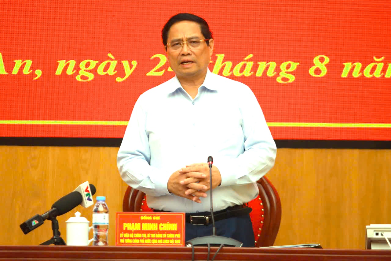 Thủ tướng Phạm Minh Chính chỉ huy ứng phó bão số 5 - Ảnh 1.