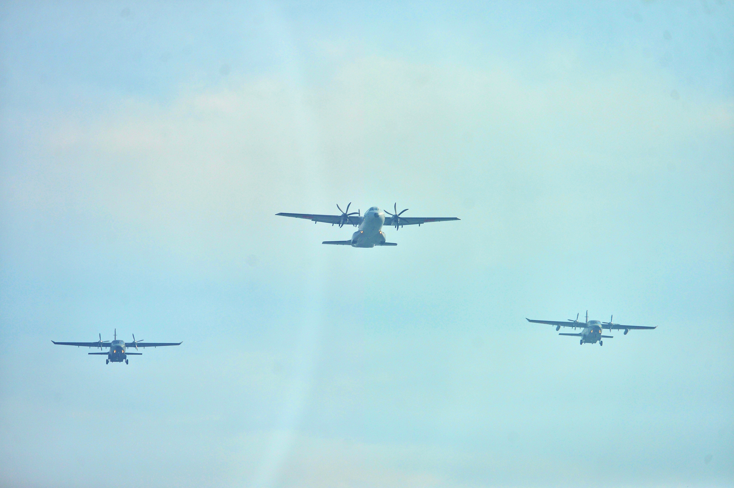 'Hổ mang chúa' Su30-MK2 nhào lộn trên quảng trường Ba Đình- Ảnh 8. 'Hổ mang chúa' Su30-MK2 nhào lộn trên quảng trường Ba Đình- Ảnh 8.