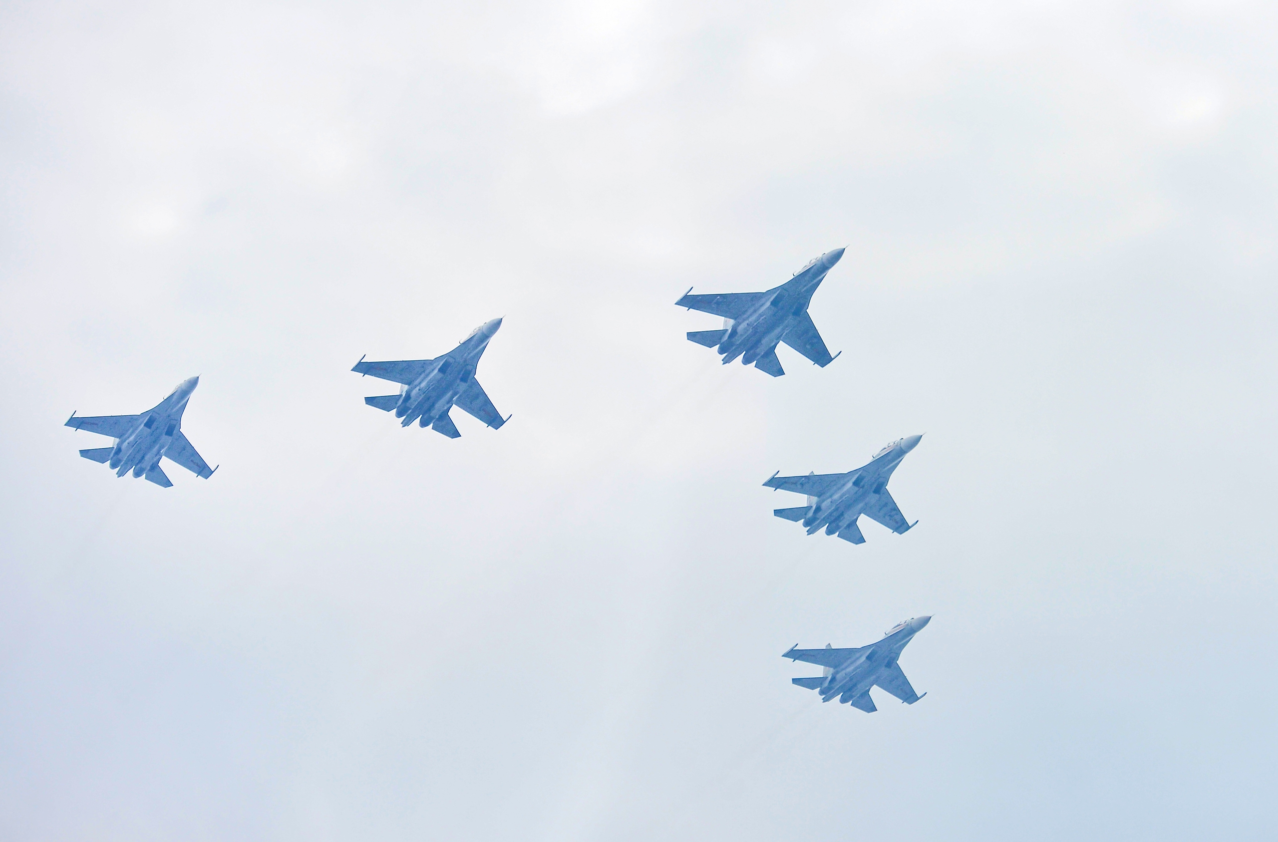 'Hổ mang chúa' Su30-MK2 nhào lộn trên quảng trường Ba Đình- Ảnh 27. 'Hổ mang chúa' Su30-MK2 nhào lộn trên quảng trường Ba Đình- Ảnh 27.