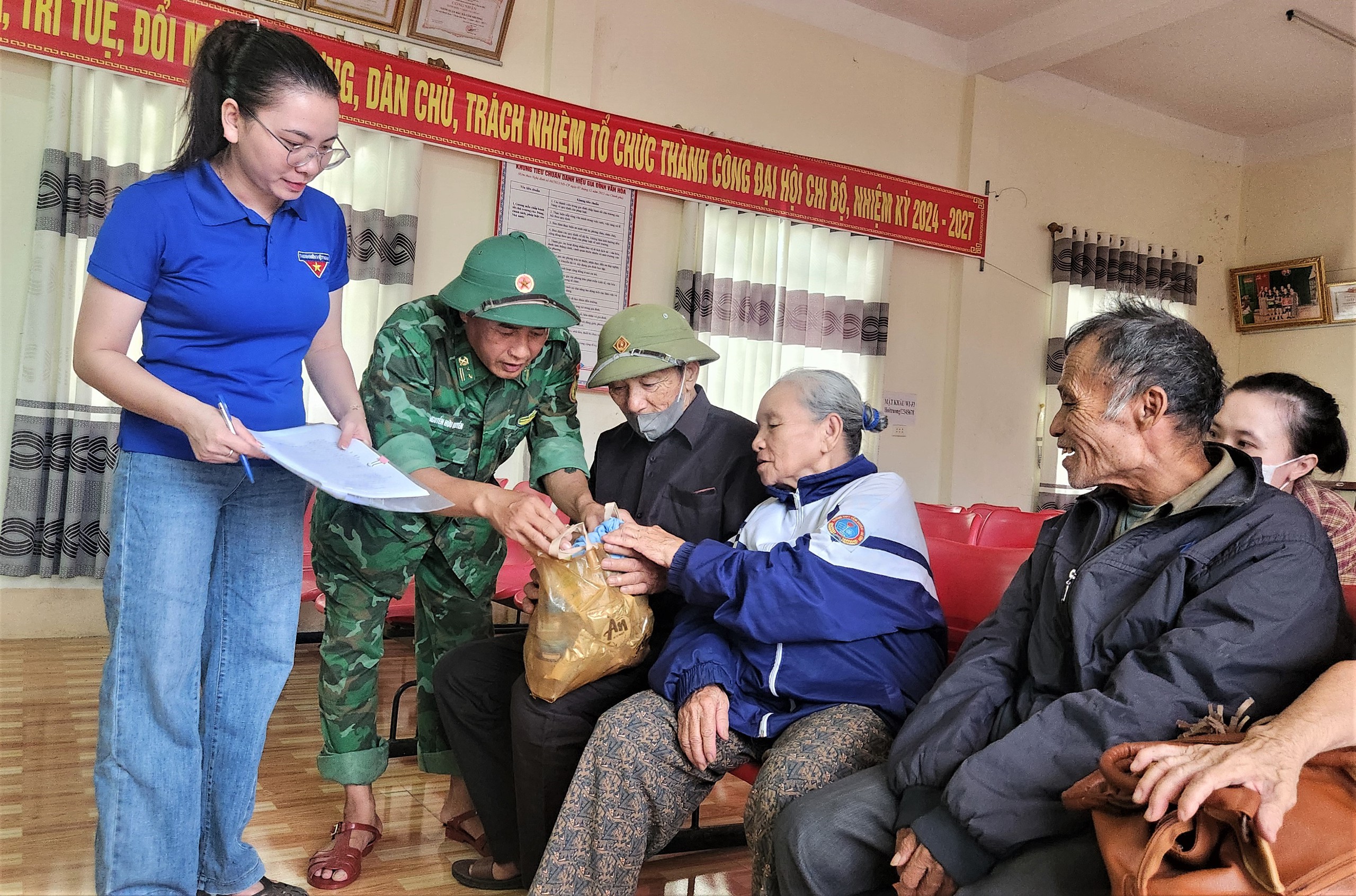 Hà Tĩnh khẩn cấp sơ tán hàng nghìn hộ dân trước bão số 5- Ảnh 4.